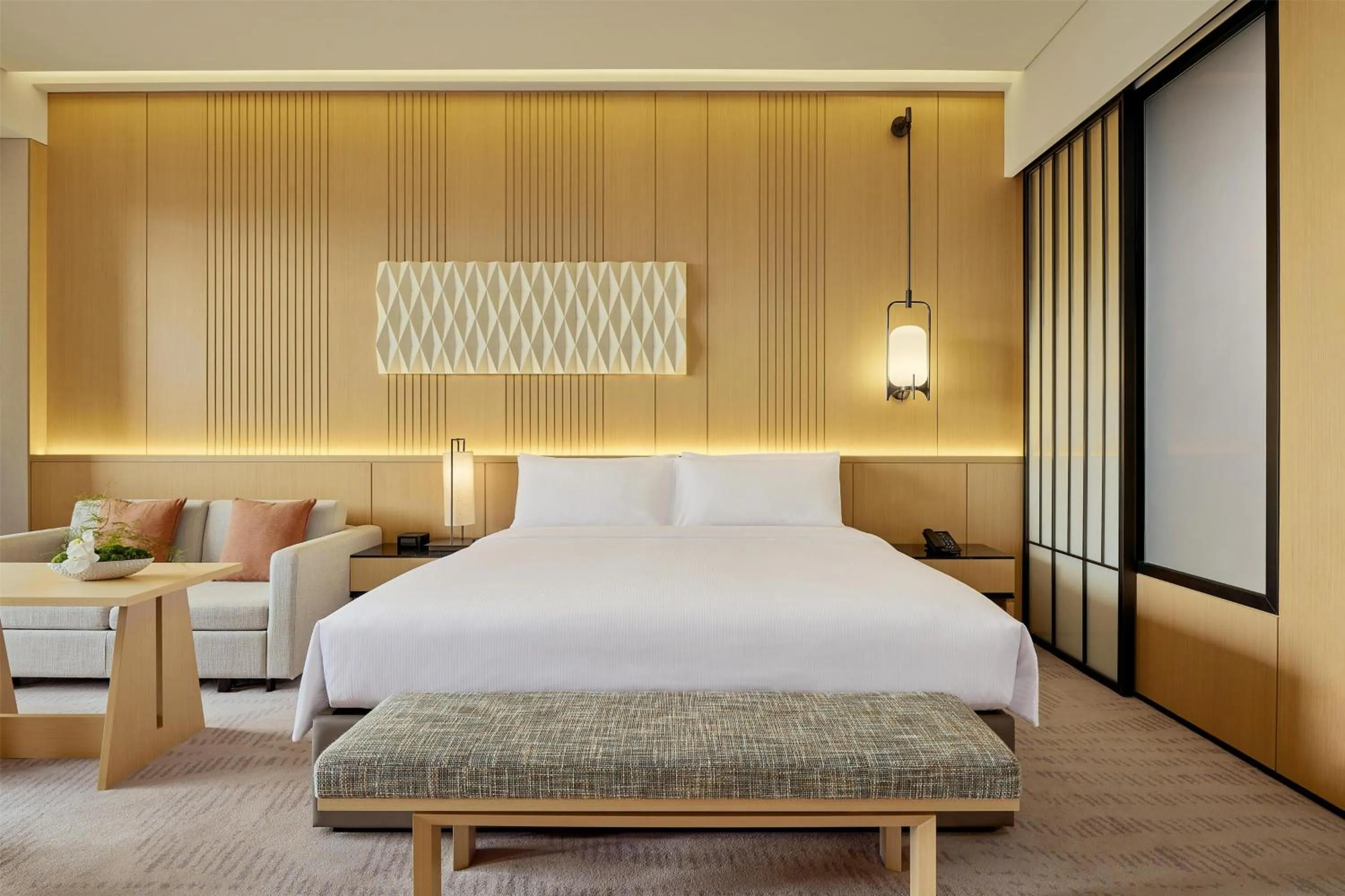 Bed in Secan Hotel Qingdao, Curio Collection By Hilton