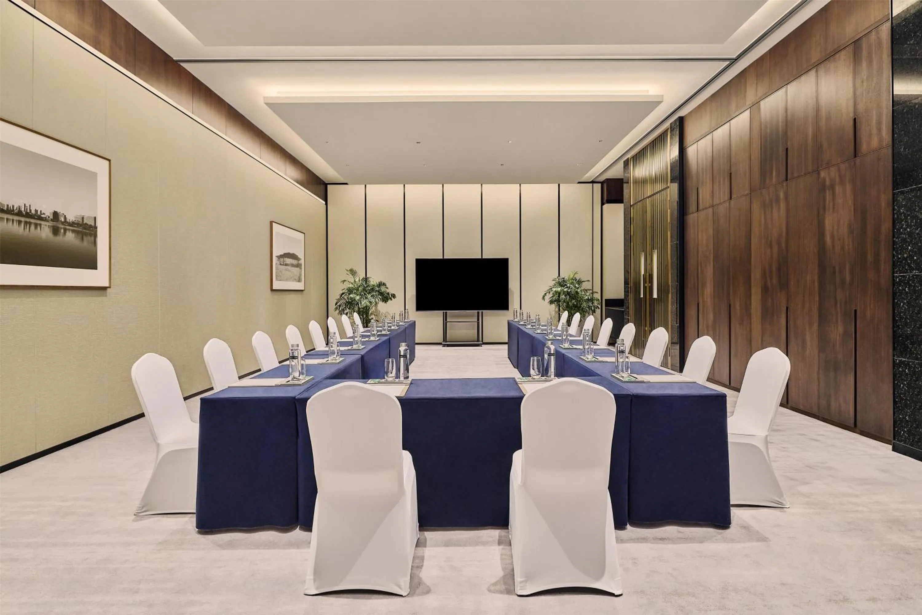 Meeting/conference room in Secan Hotel Qingdao, Curio Collection By Hilton