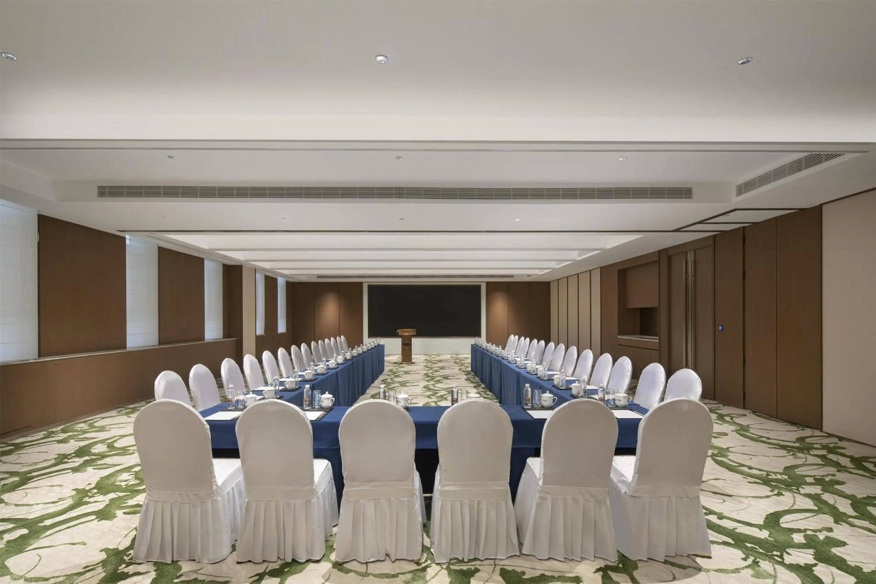 Meeting/conference room in Hilton Garden Inn Zhongwei Shapotou