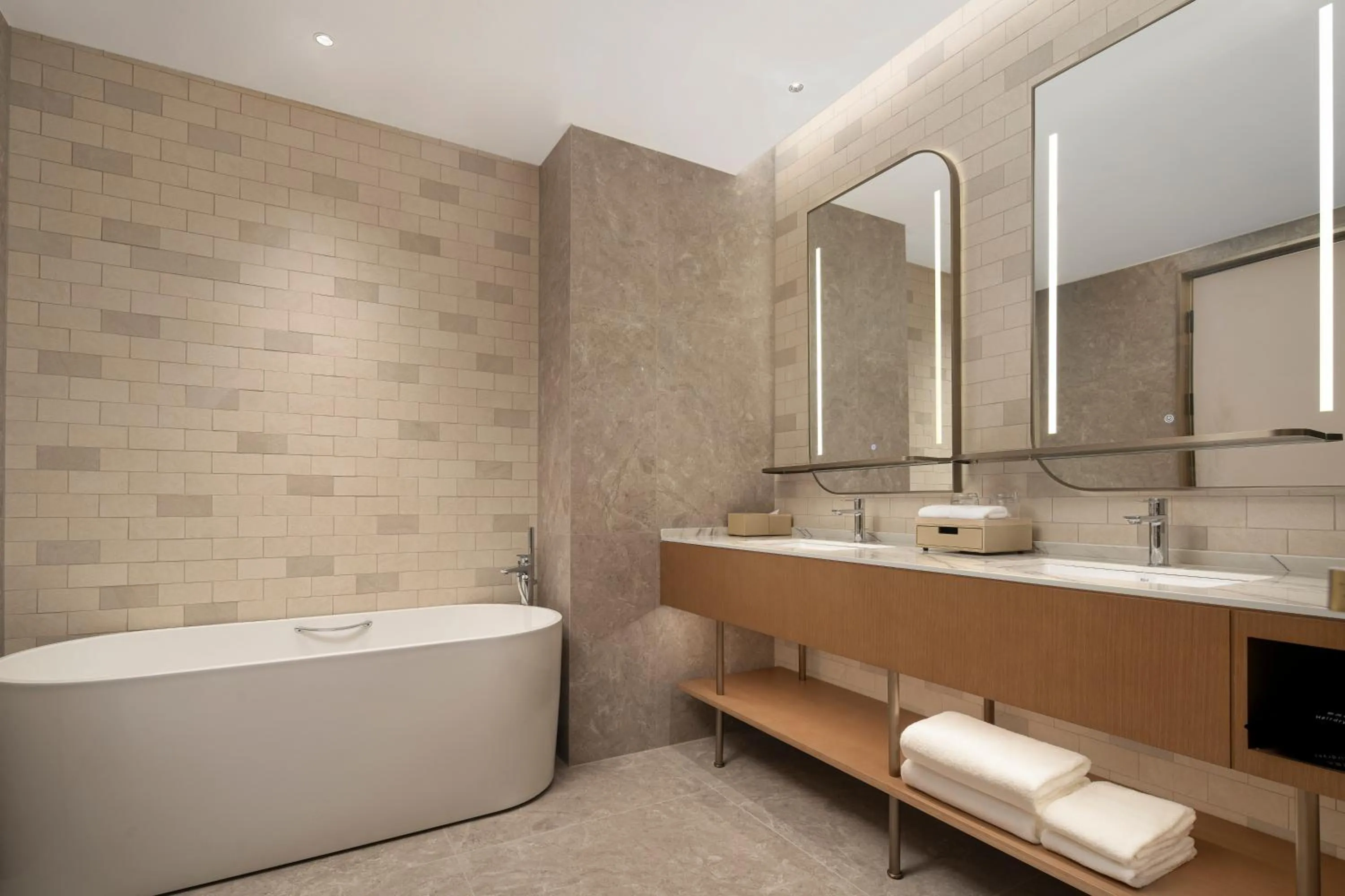 Shower in Hilton Garden Inn Zhongwei Shapotou