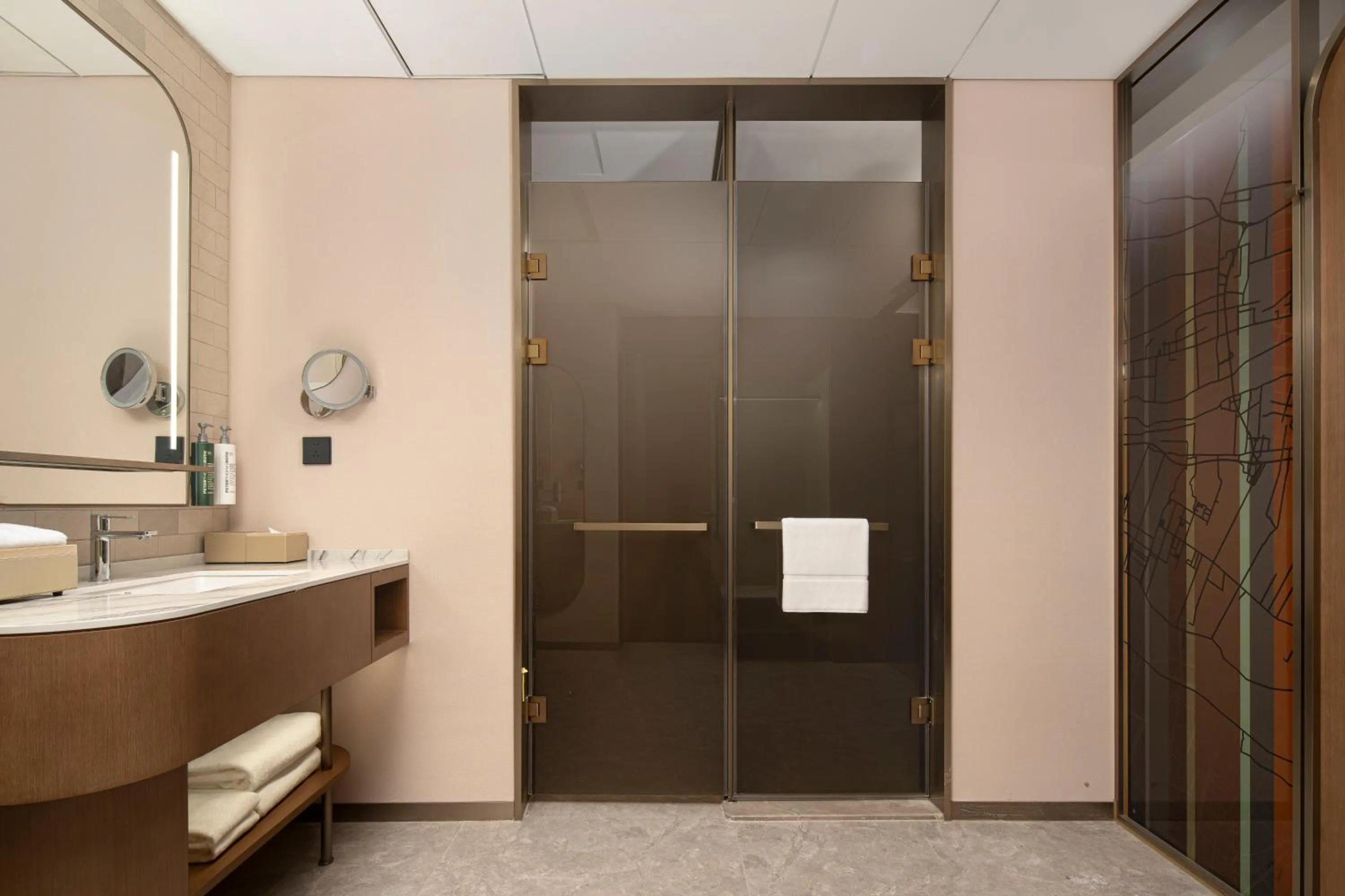 Shower in Hilton Garden Inn Zhongwei Shapotou