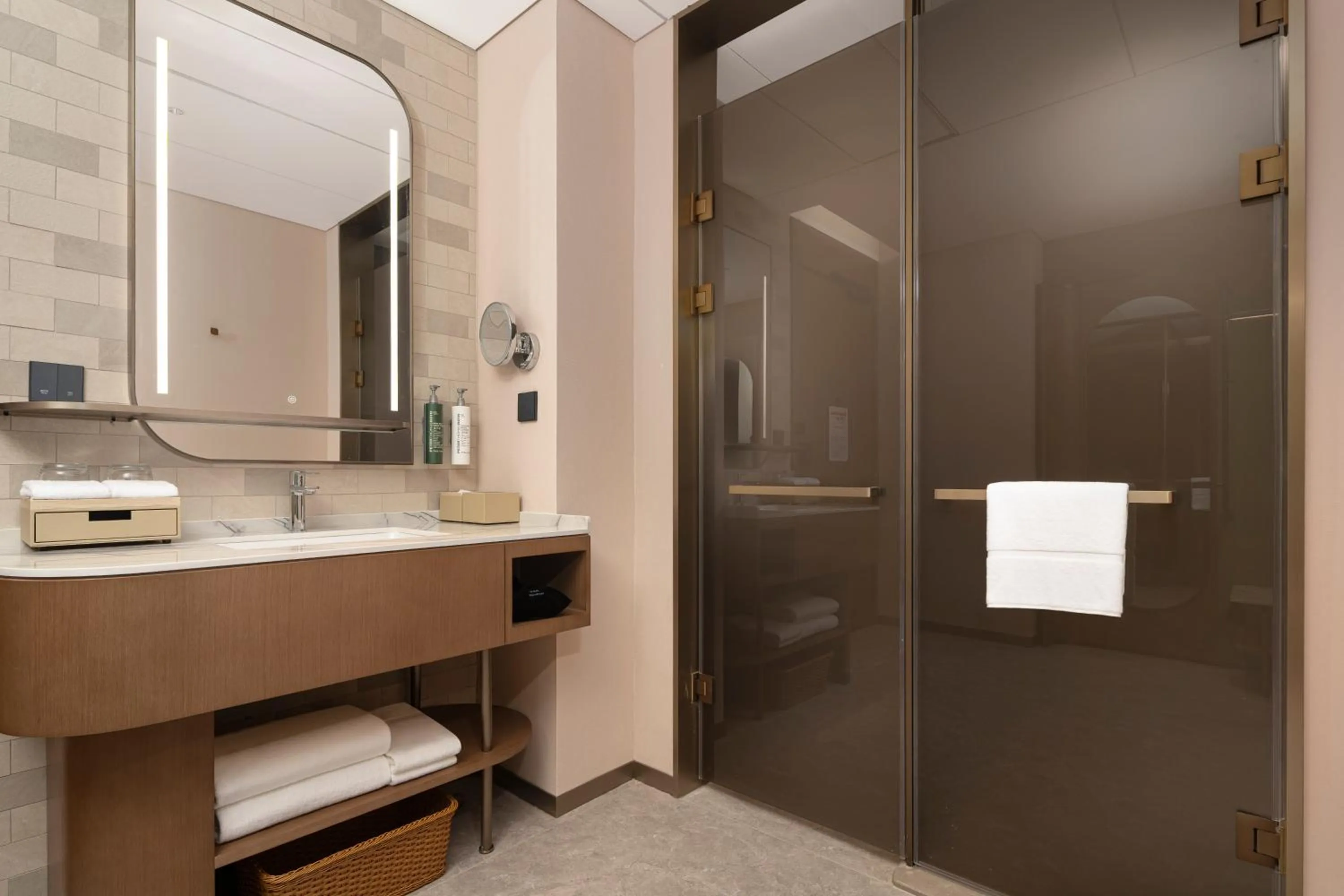 Bathroom in Hilton Garden Inn Zhongwei Shapotou