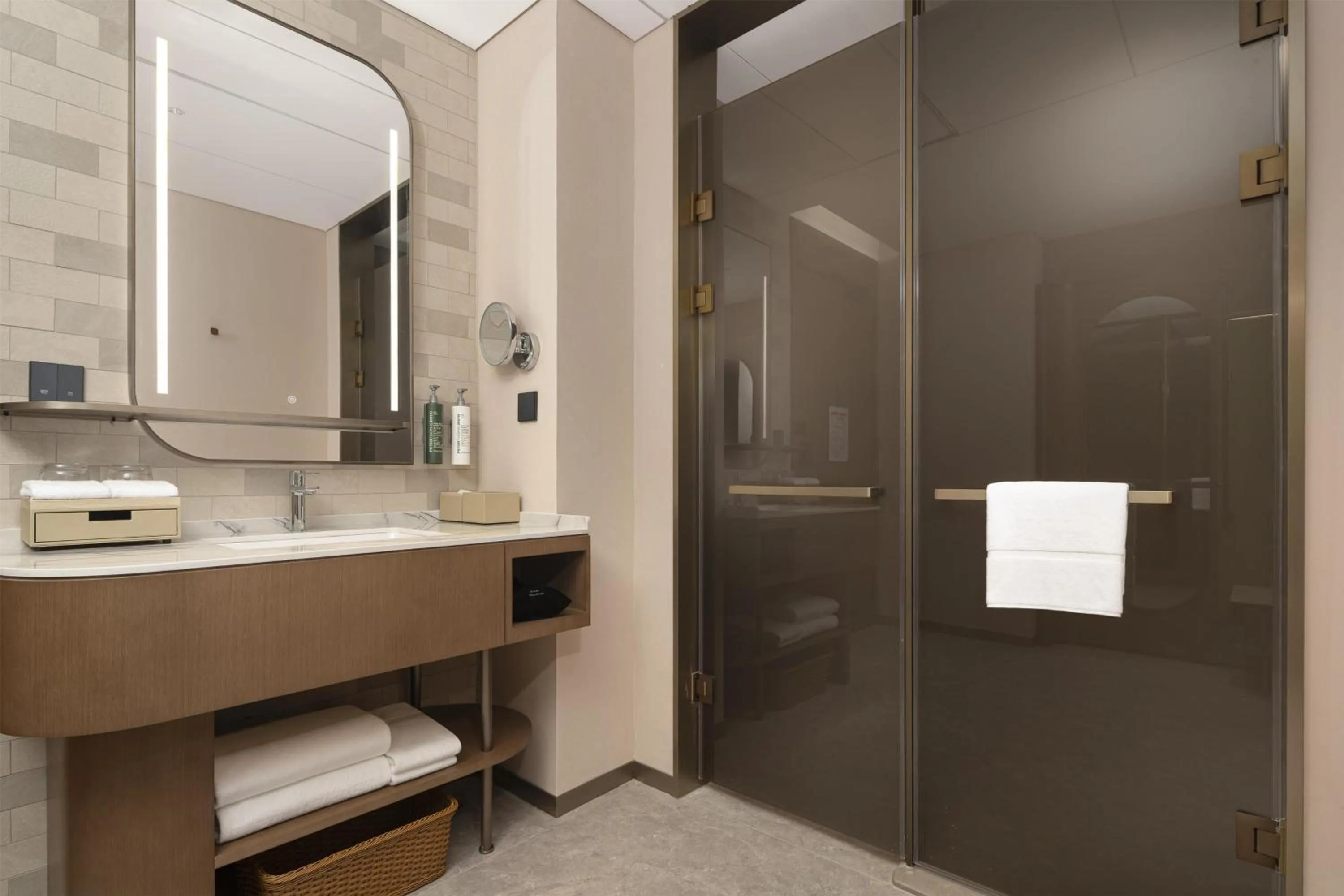 Bathroom in Hilton Garden Inn Zhongwei Shapotou