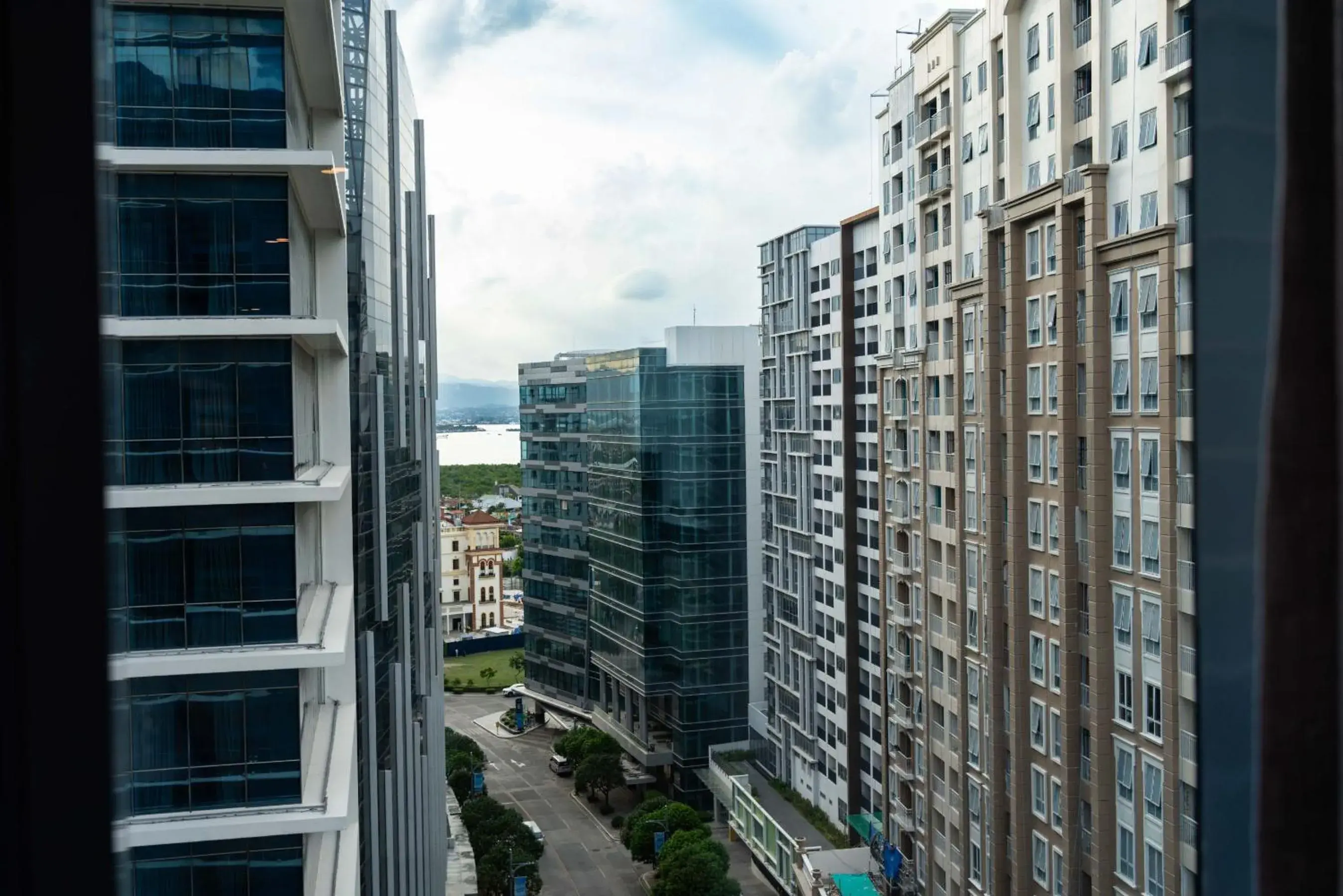 Property building in Mactan Island Stay Near Beach and Airport Property building in Mactan Island Stay Near Beach and Airport