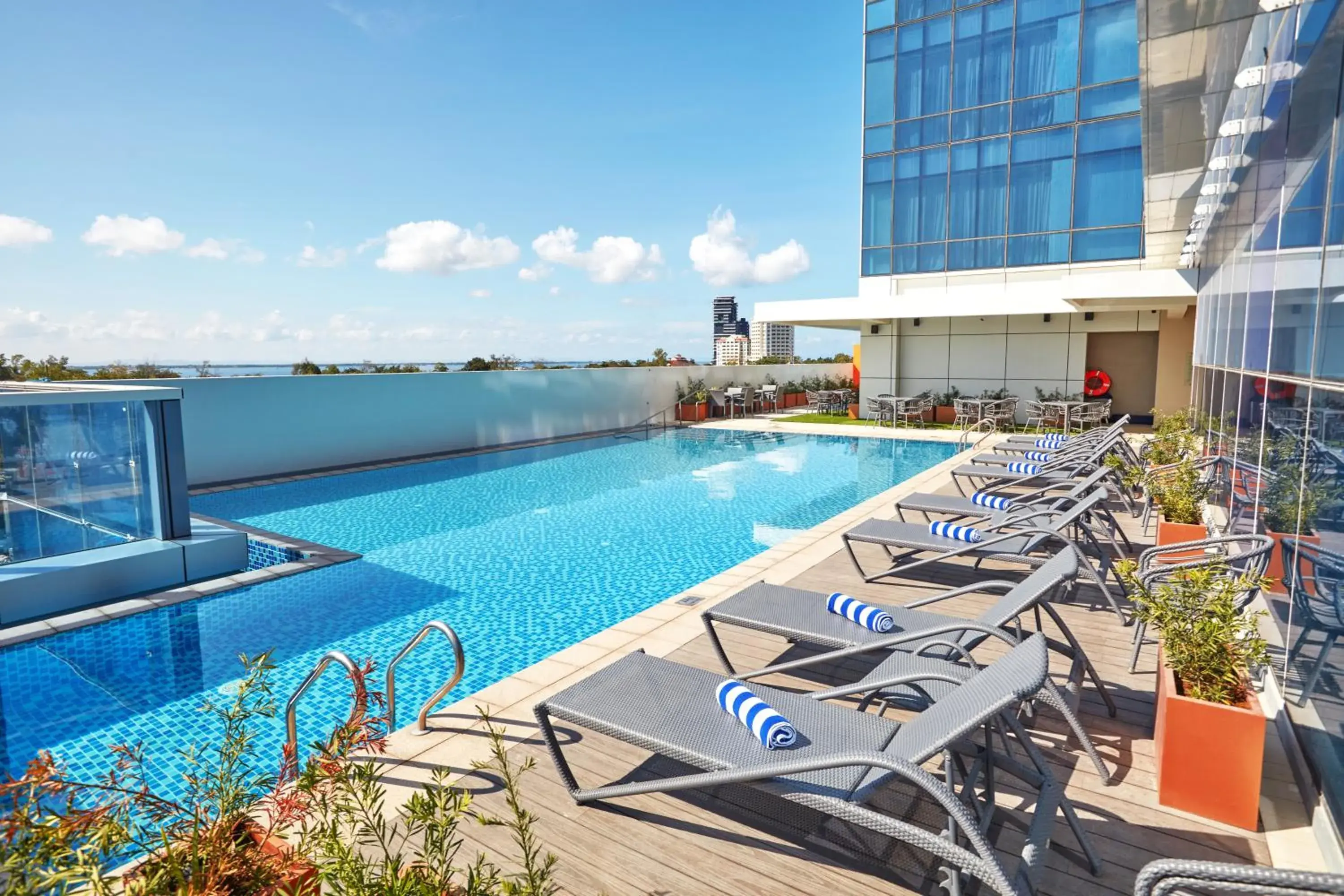 Queen Bed in Mactan Newtown Cebu in Mactan Island Stay Near Beach and Airport Queen Bed in Mactan Newtown Cebu in Mactan Island Stay Near Beach and Airport