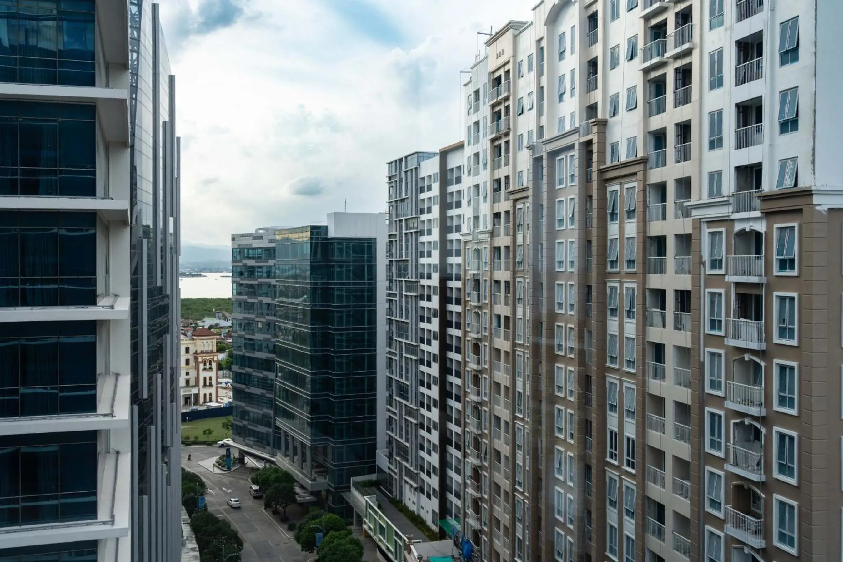 City view in Mactan Island Stay Near Beach and Airport City view in Mactan Island Stay Near Beach and Airport