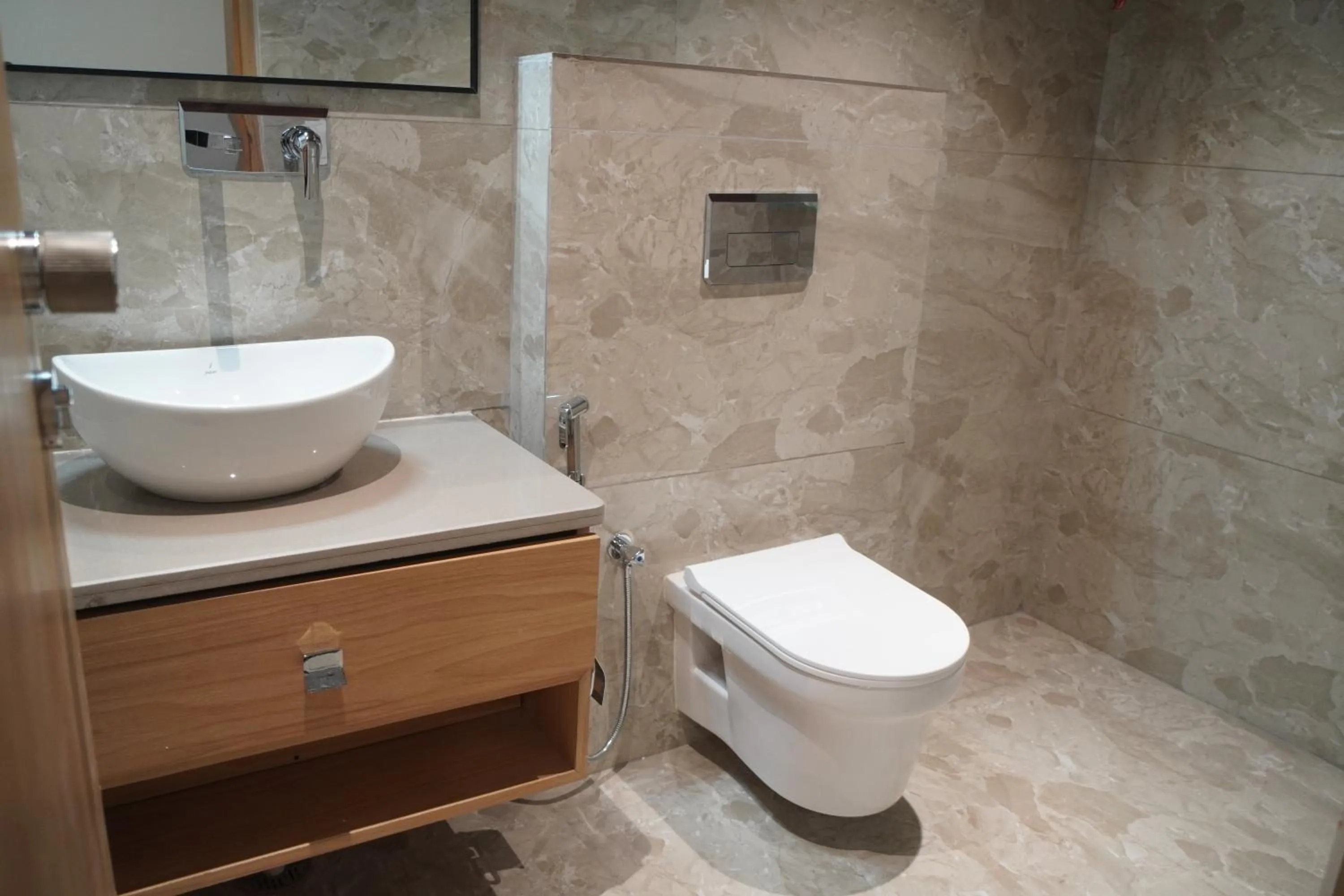 Shower in Ira Retreat Varanasi