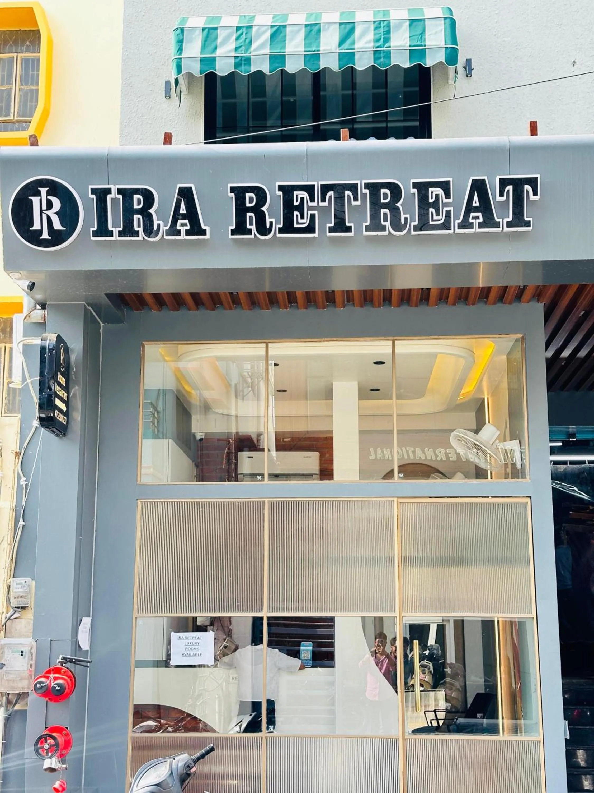 Area and facilities in Ira Retreat Varanasi