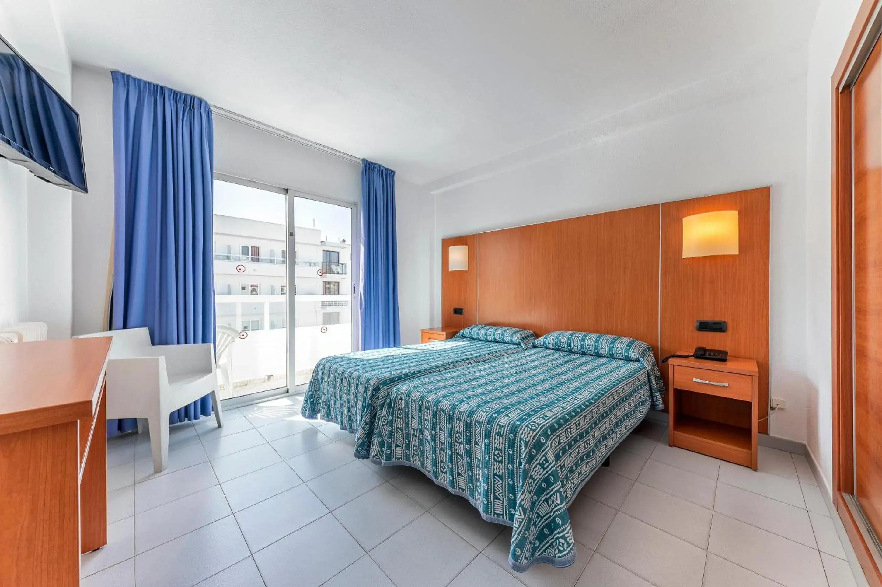 Budget Double or Twin Room (2) in Port Fiesta Park Budget Double or Twin Room (2) in Port Fiesta Park