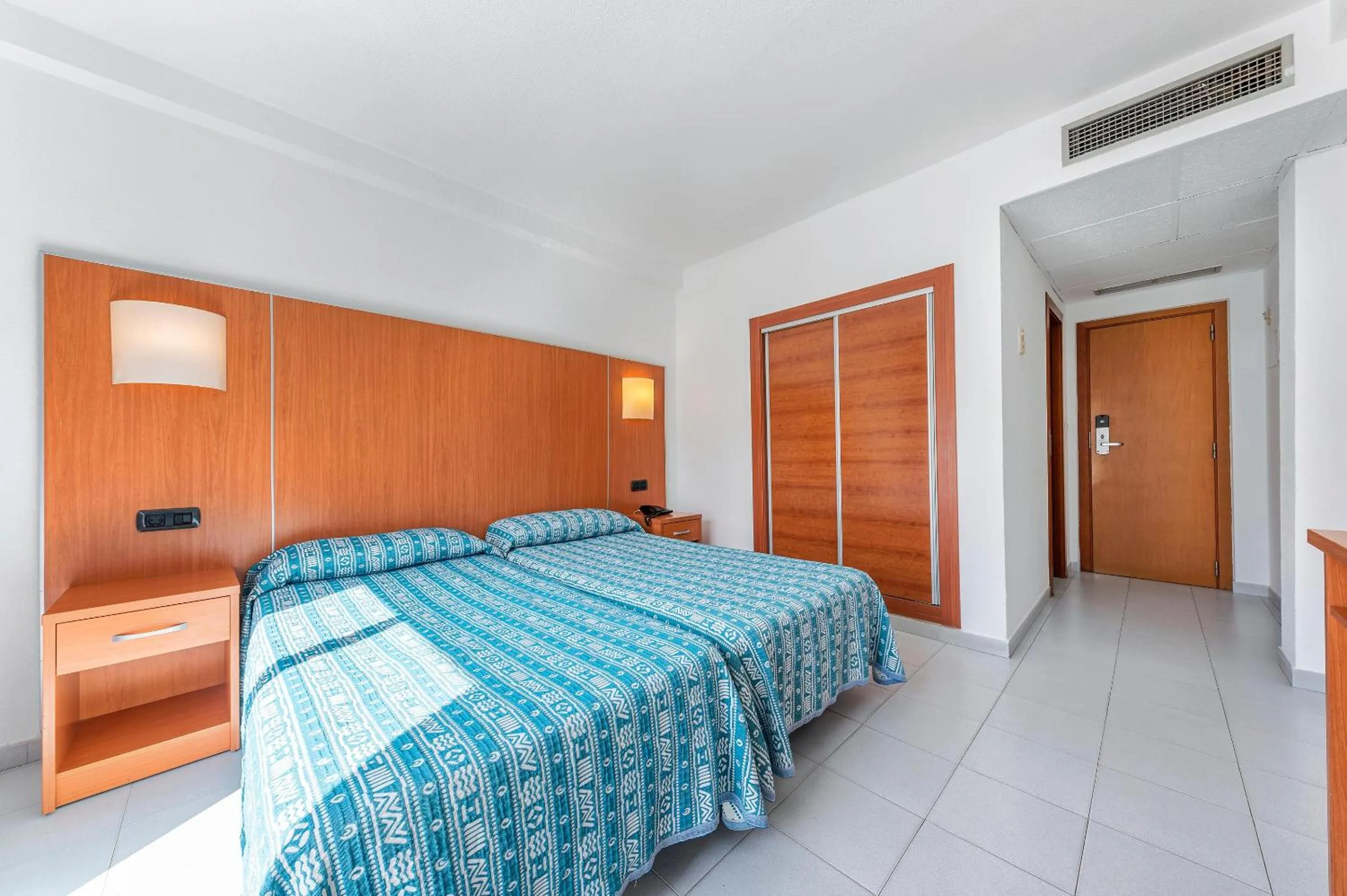 Photo of the whole room, Bed in Port Fiesta Park