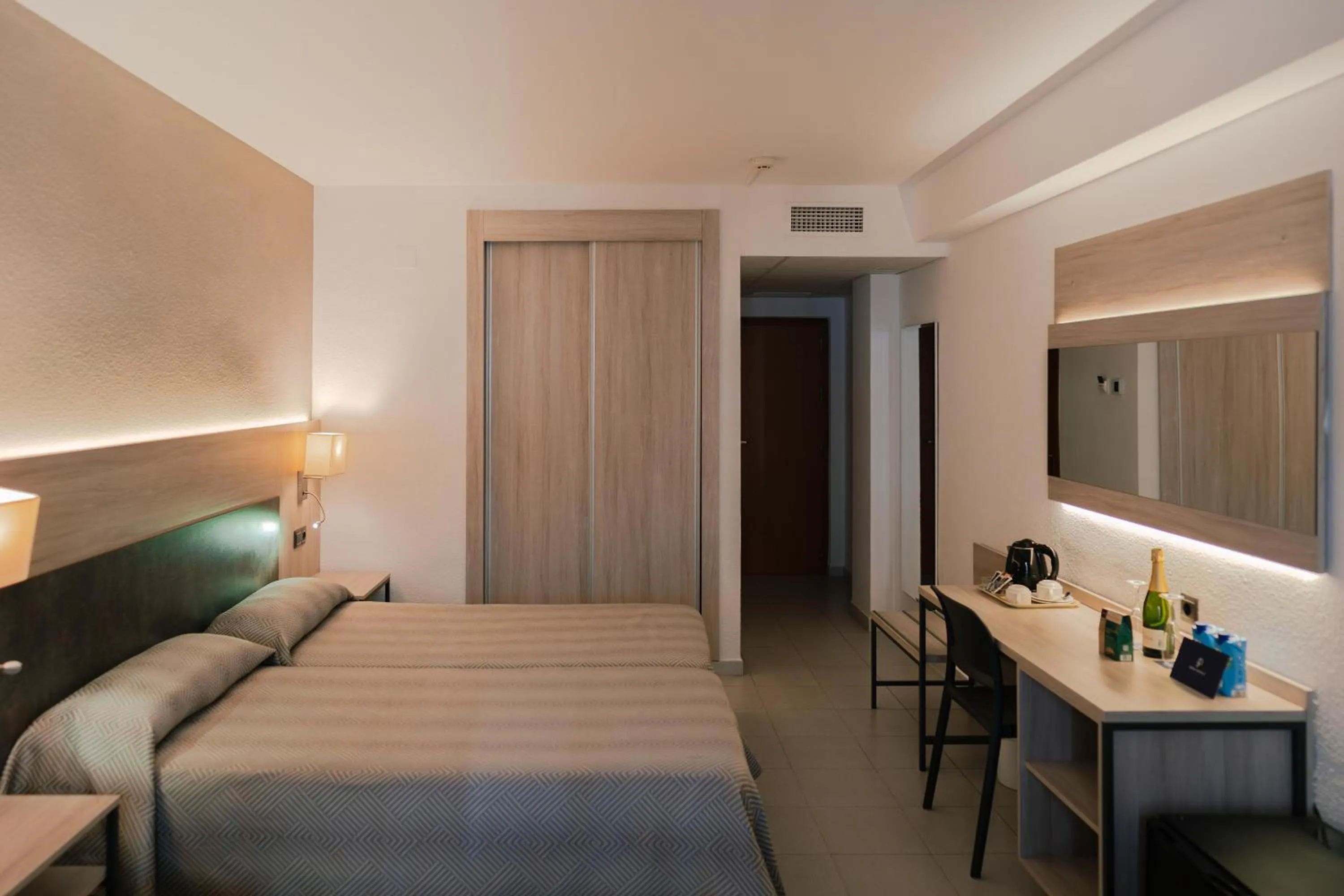 Photo of the whole room, Bed in Port Fiesta Park