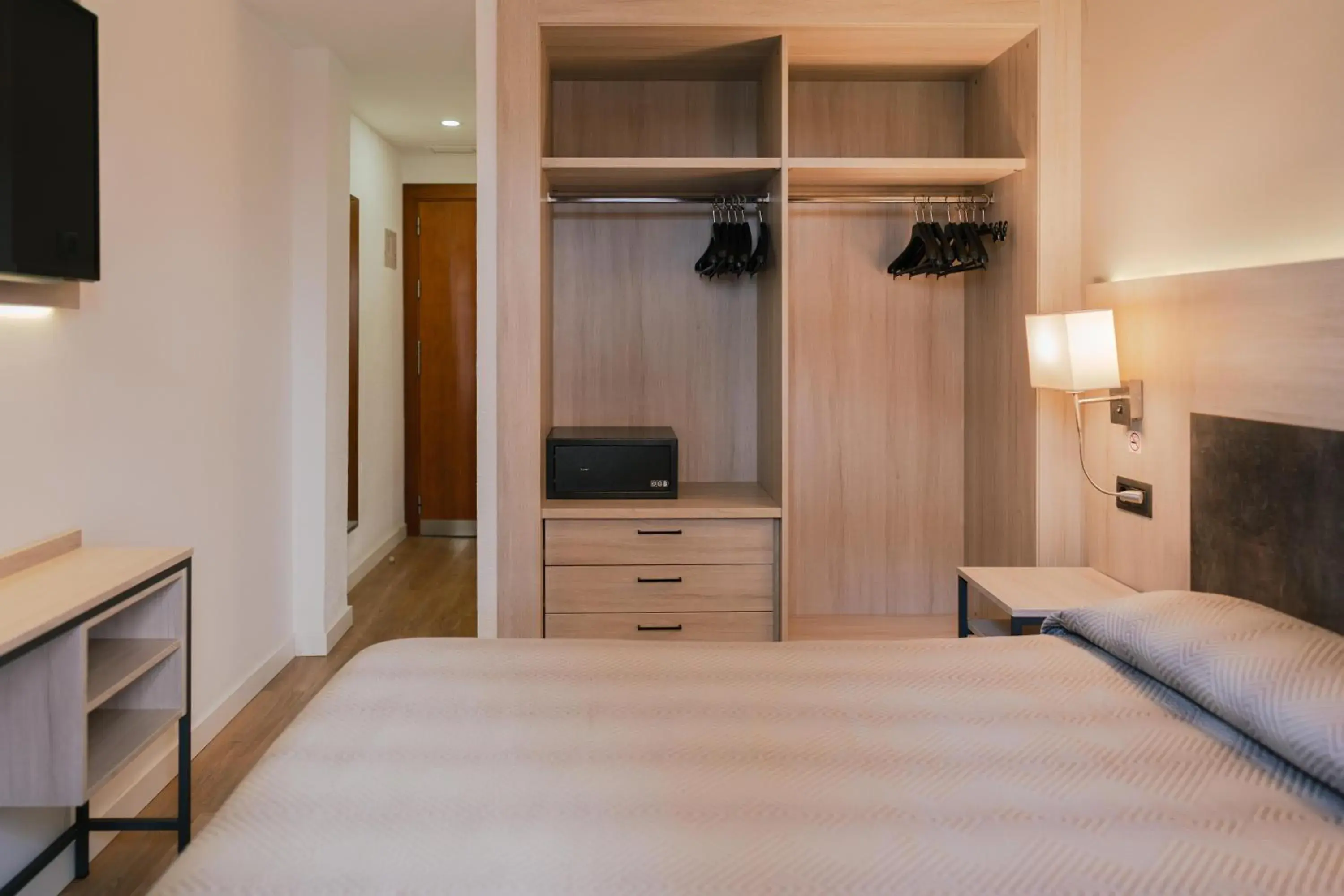 Photo of the whole room, Bed in Port Fiesta Park Photo of the whole room, Bed in Port Fiesta Park