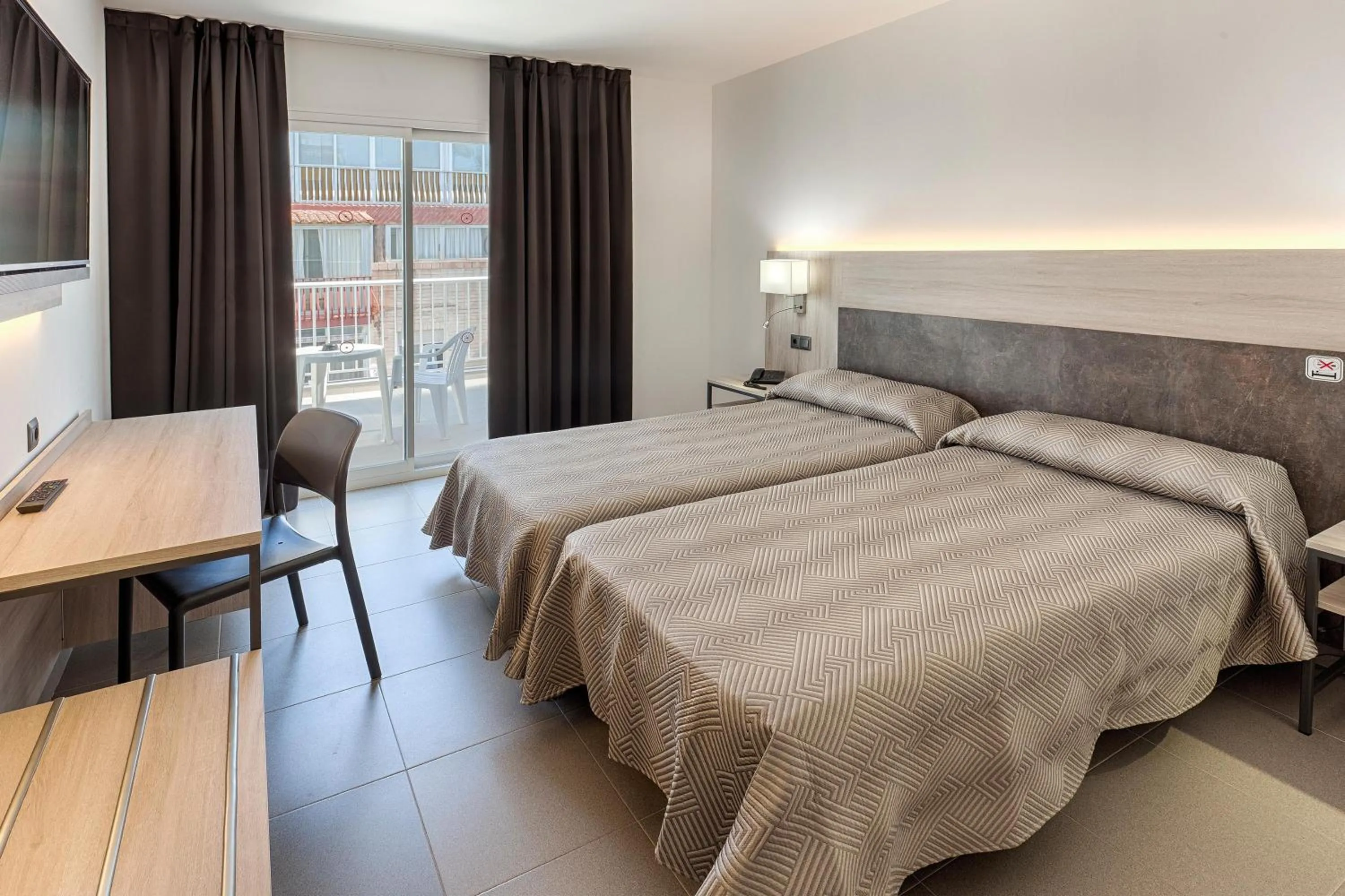 Photo of the whole room, Bed in Port Fiesta Park