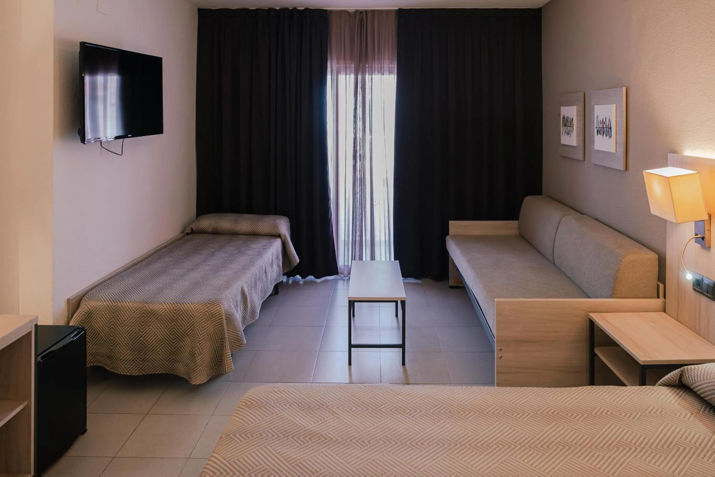 Photo of the whole room, Bed in Port Fiesta Park