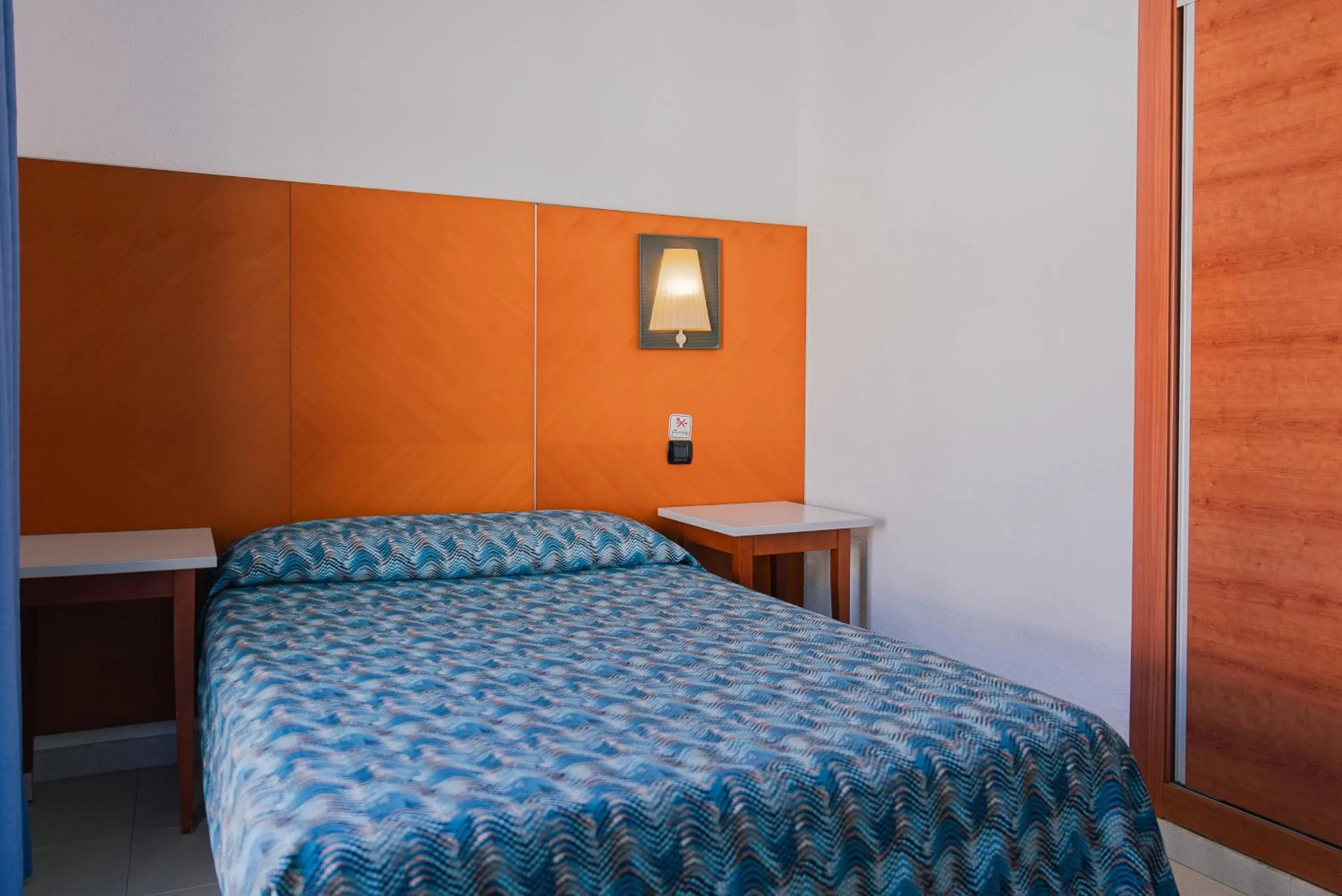 Photo of the whole room, Bed in Port Fiesta Park