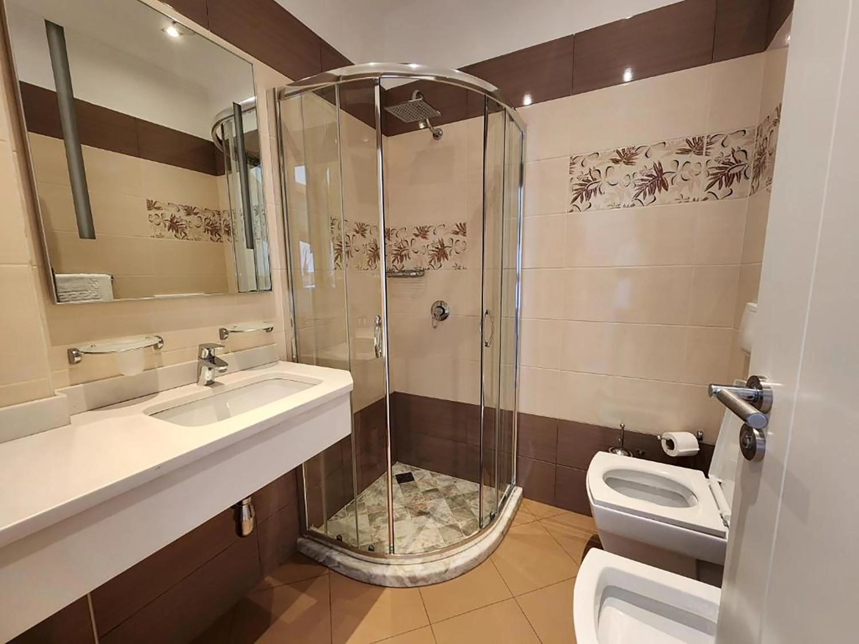 Toilet in Hotel Gold