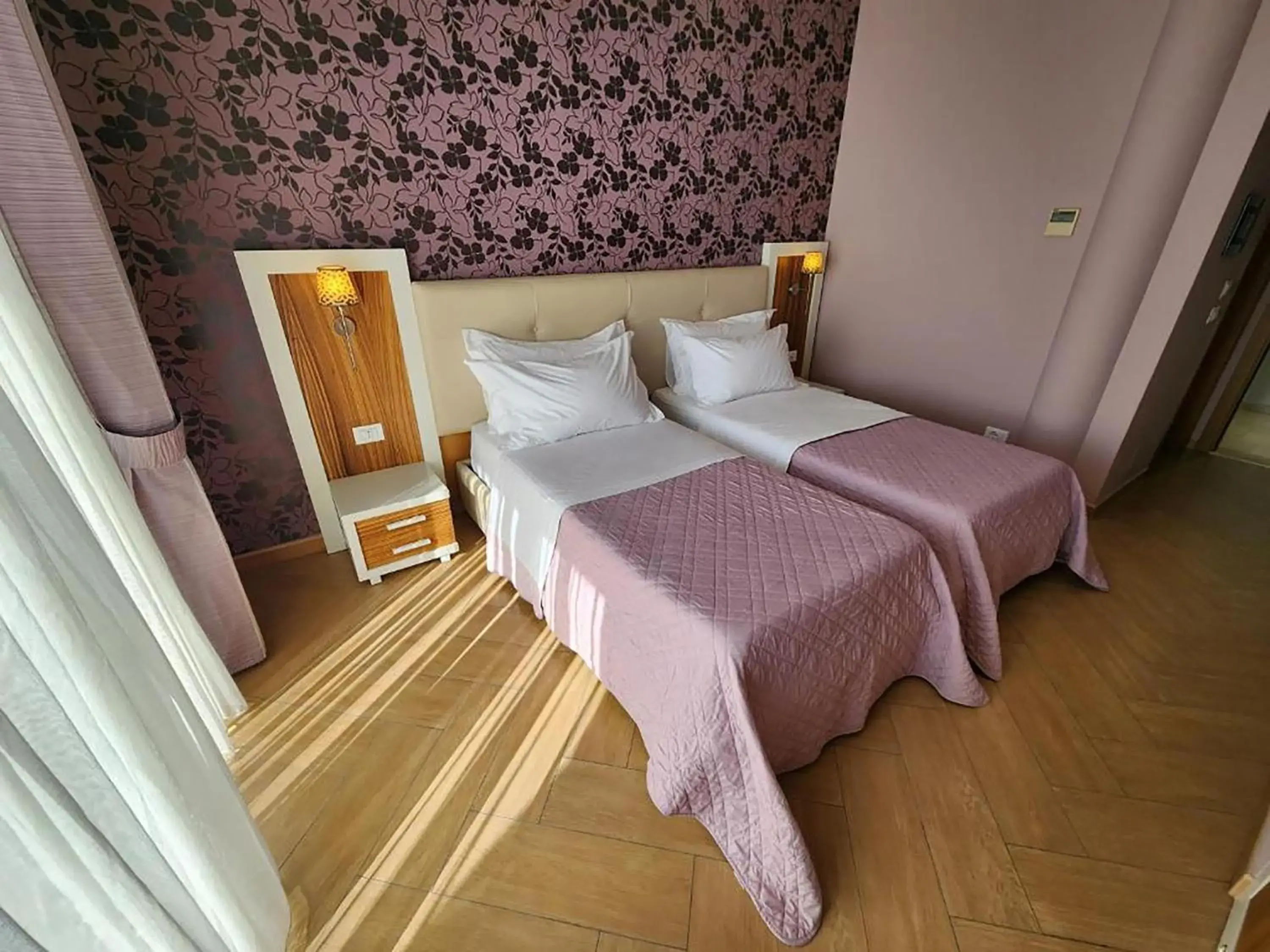 Standard Twin Room with Balcony and Sea View in Hotel Gold Standard Twin Room with Balcony and Sea View in Hotel Gold