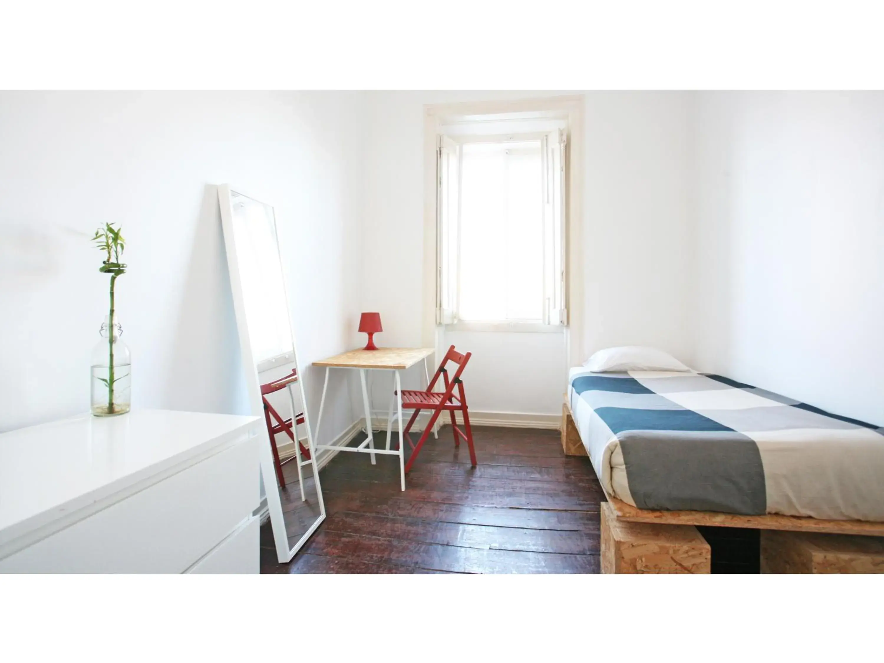Single Room with Shared Bathroom in Friendly Hills Bairro Alto Single Room with Shared Bathroom in Friendly Hills Bairro Alto