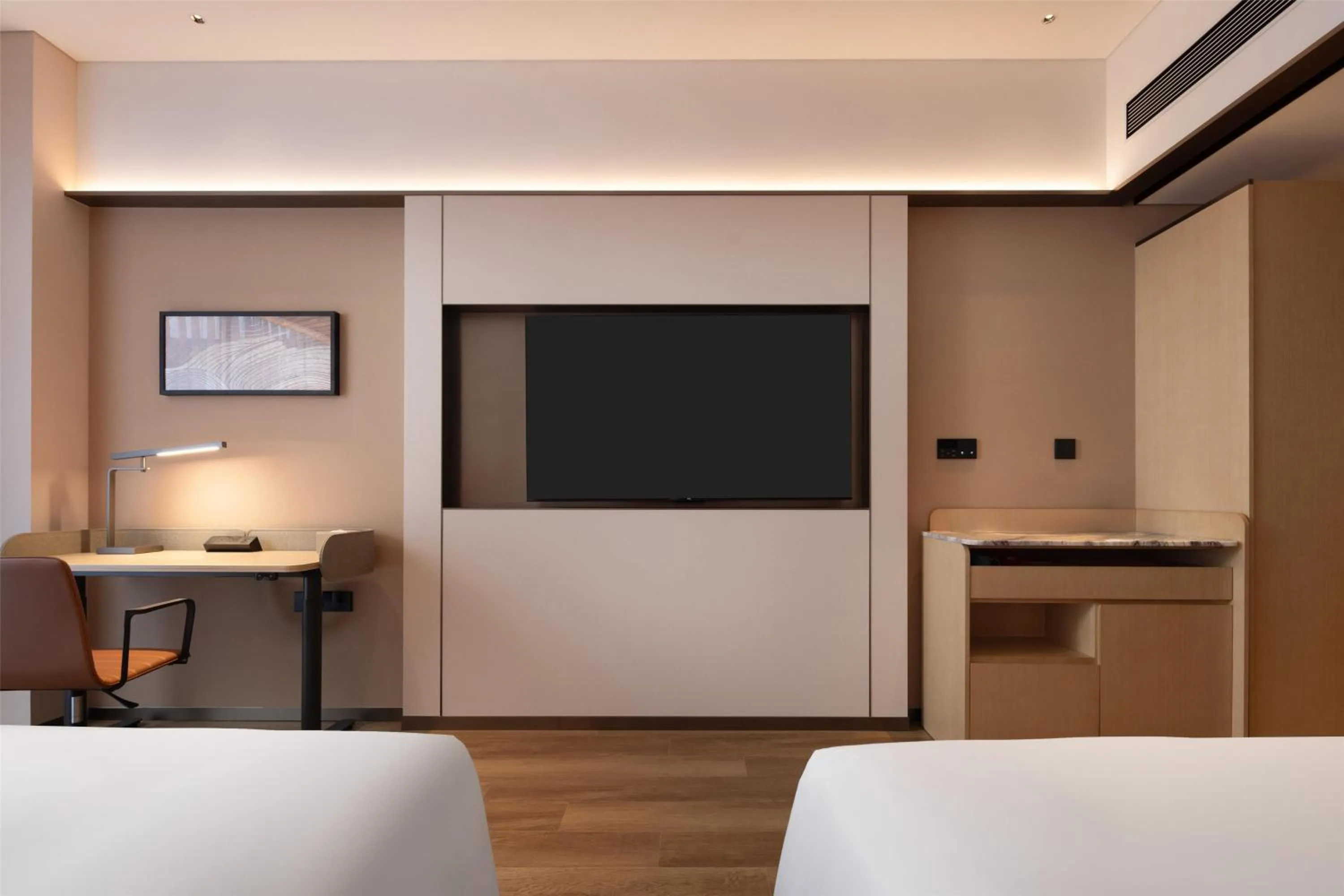 Bedroom, Bed in Hilton Garden Inn Maoming Xinyi
