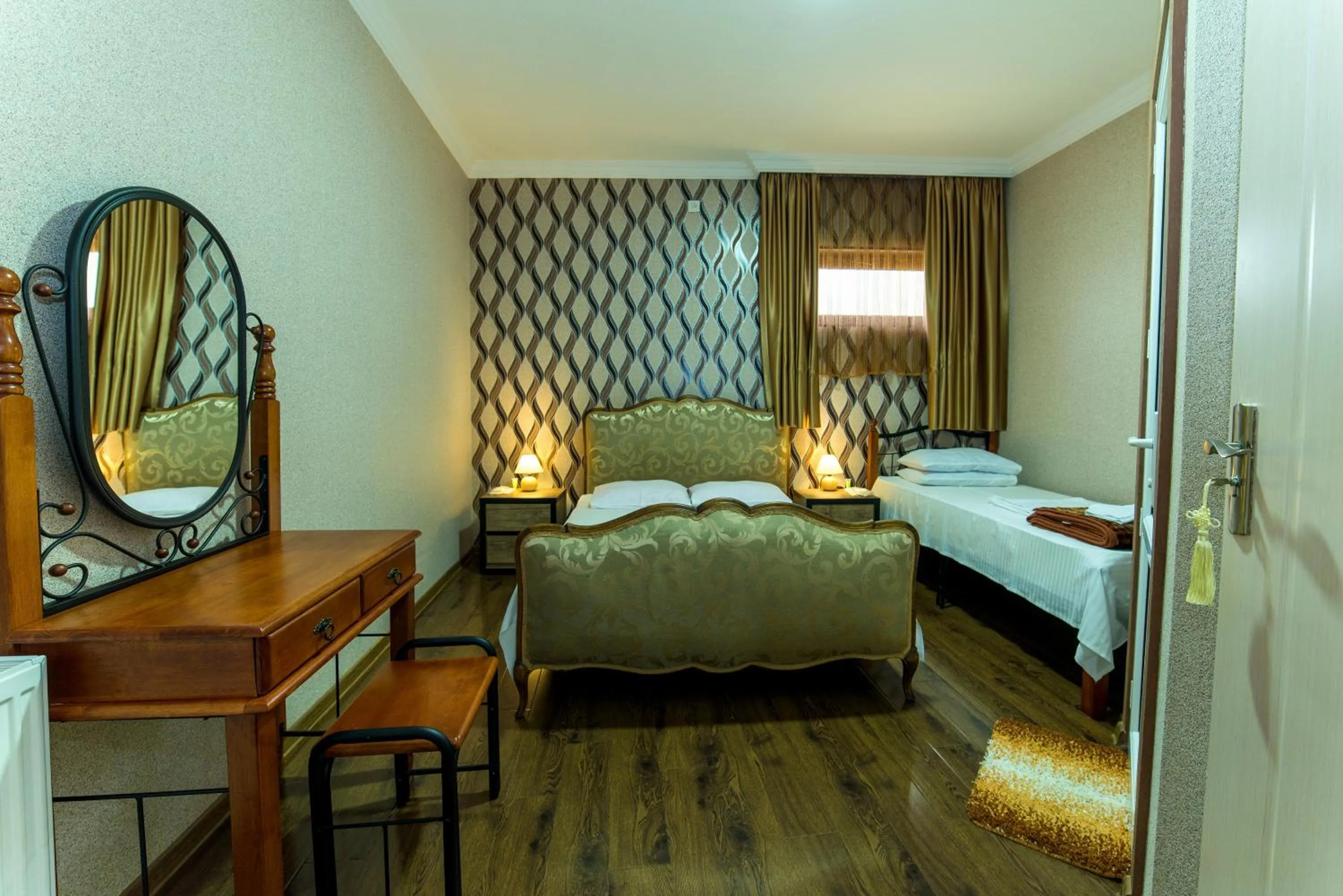 bunk bed, Bed in HOTEL GUGLUX &WINE CELLAR