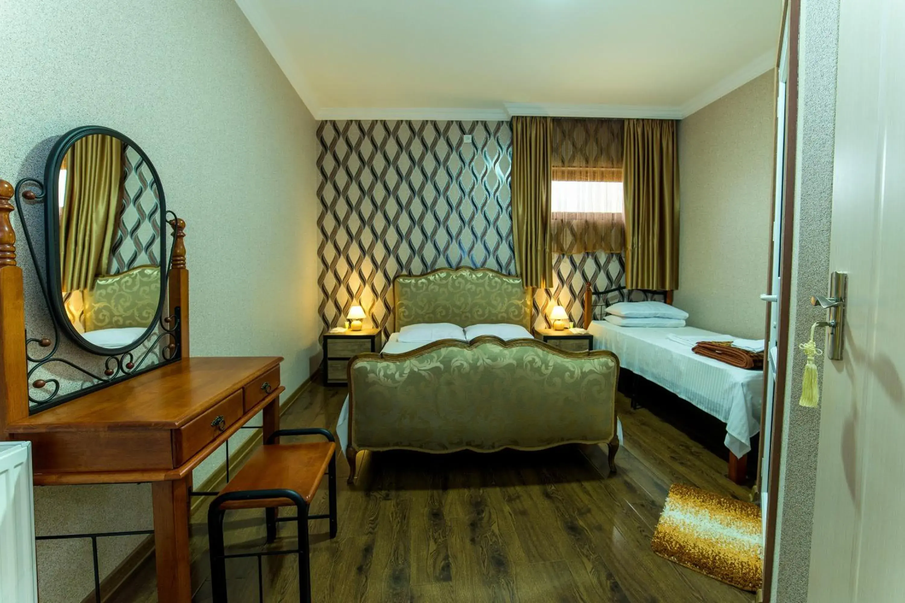 Deluxe Triple Room in HOTEL GUGLUX &WINE CELLAR Deluxe Triple Room in HOTEL GUGLUX &WINE CELLAR