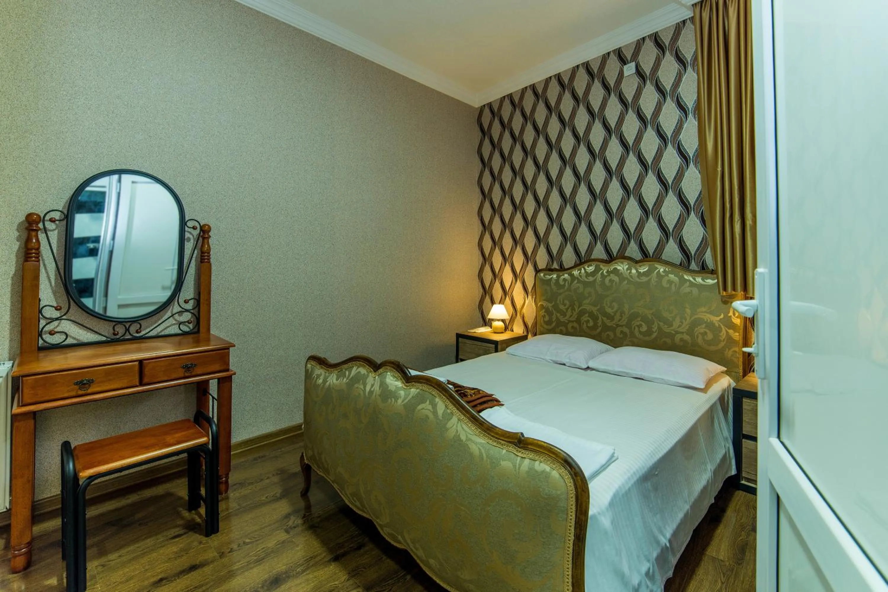 bunk bed, Bed in HOTEL GUGLUX &WINE CELLAR