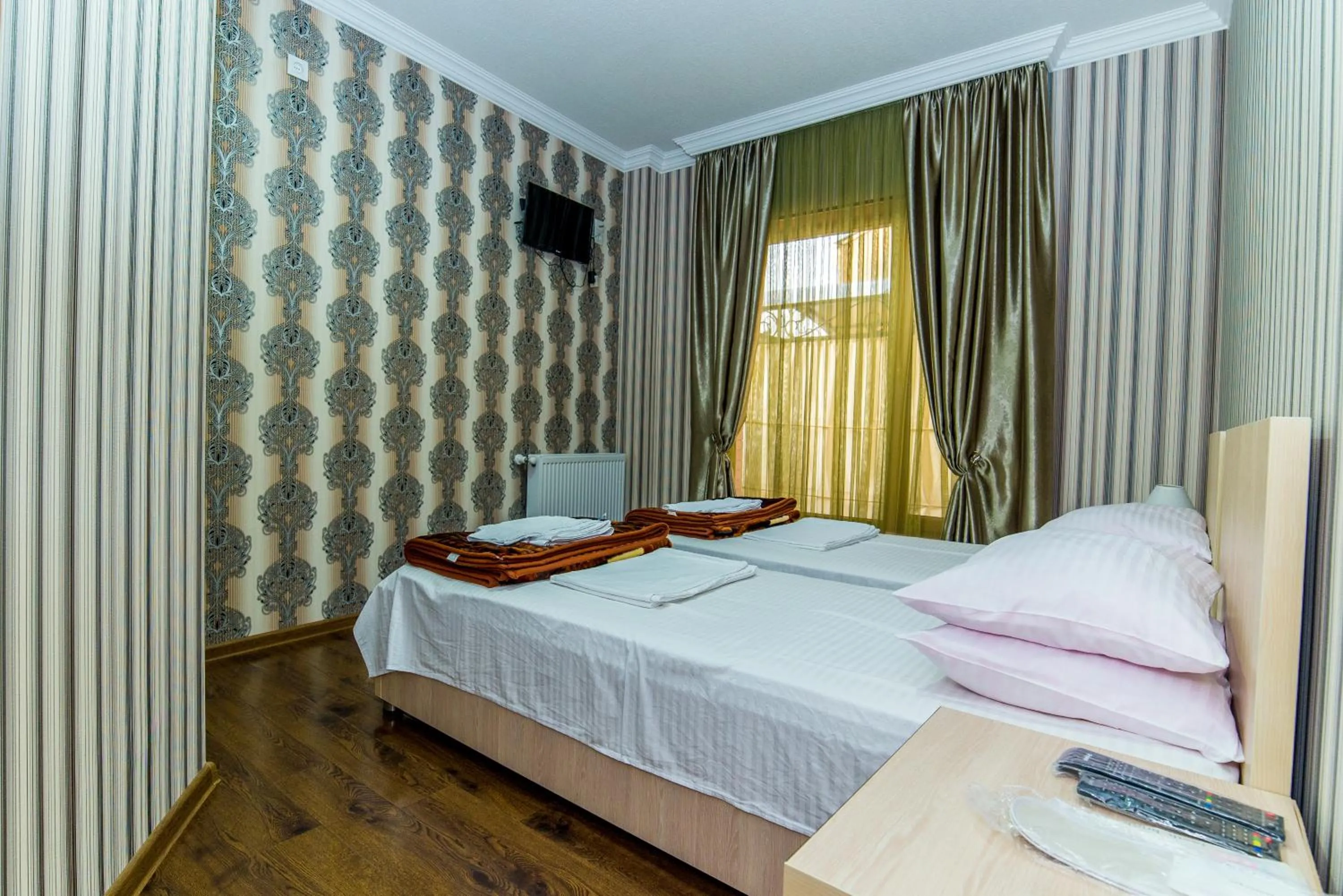 Bedroom, Bed in HOTEL GUGLUX &WINE CELLAR