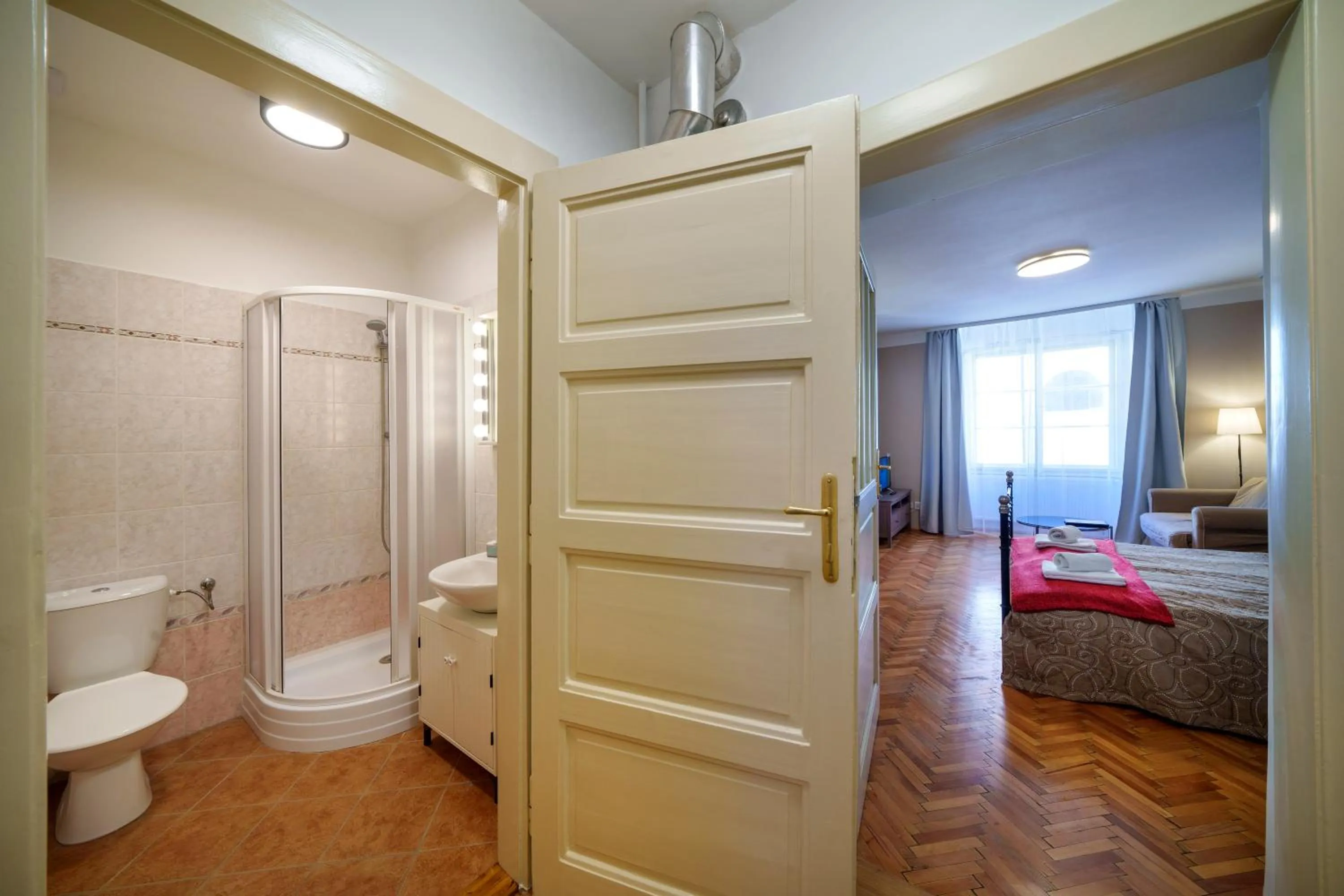 Bathroom, Bed in Old Town - Templova Apartments