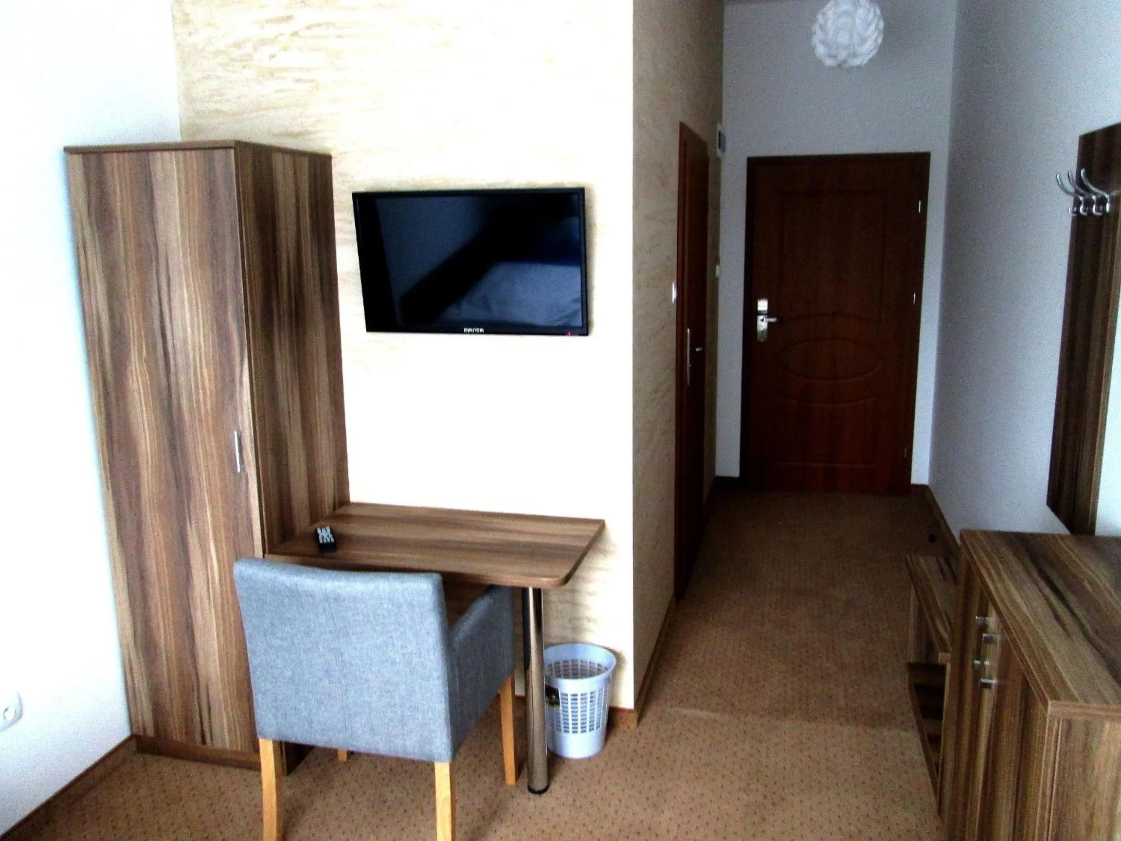 Single Room with Shower in Hotel Serby
