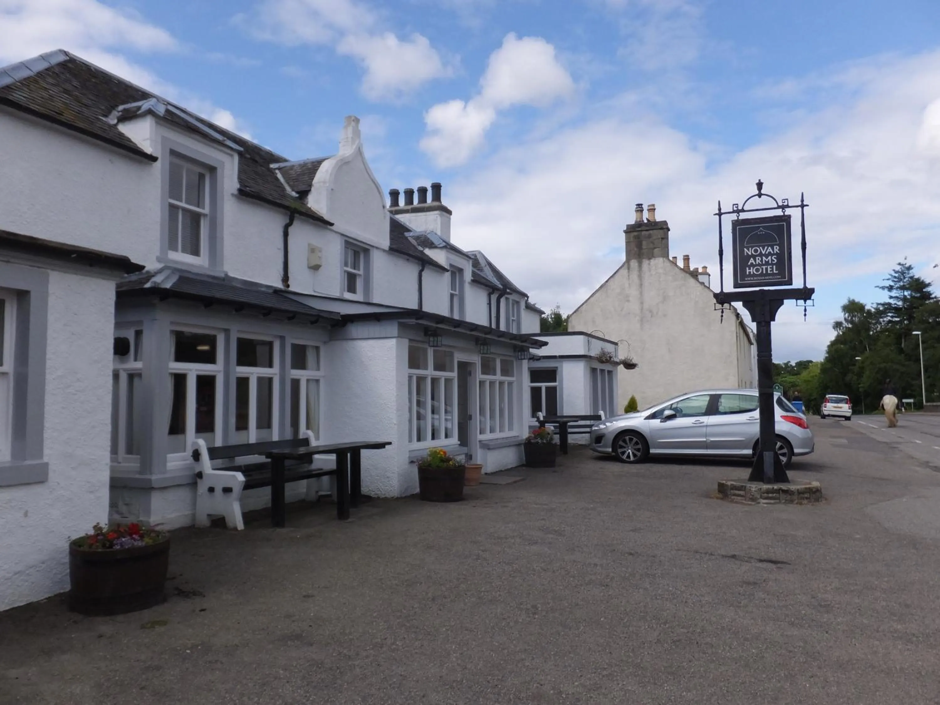 Facade/entrance in Novar Arms Hotel