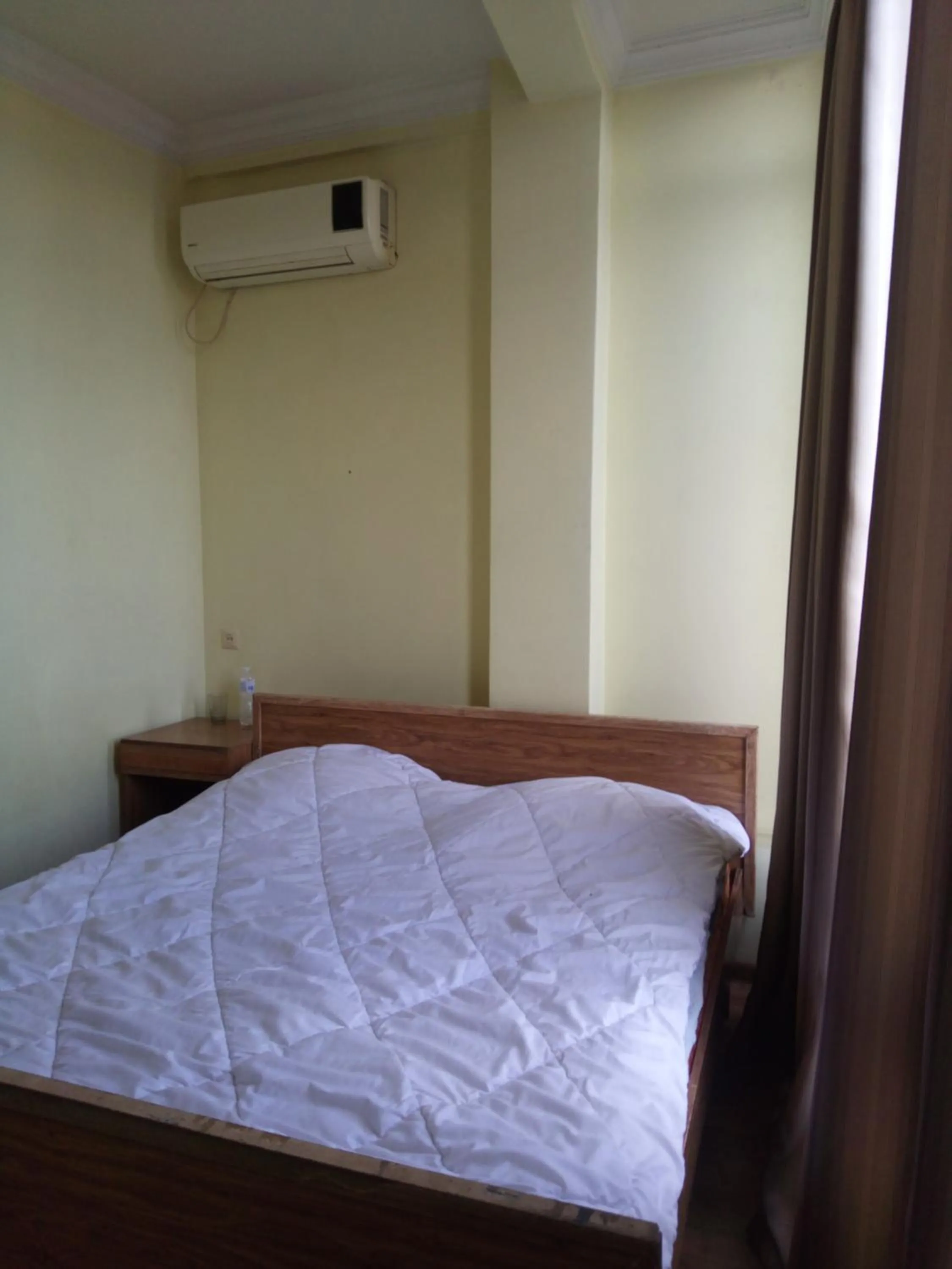 Bedroom, Bed in George Dom