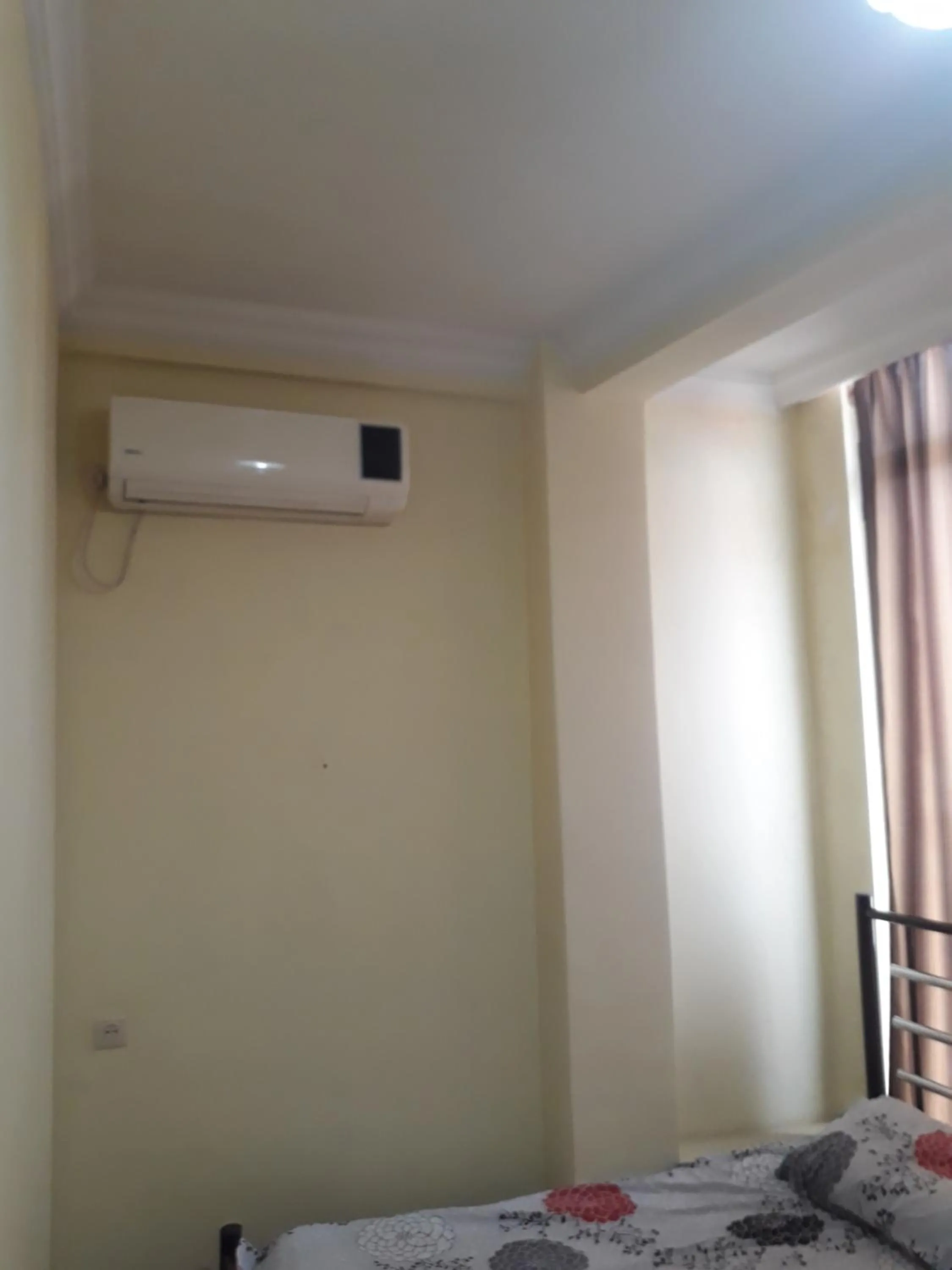 air conditioner, Bed in George Dom