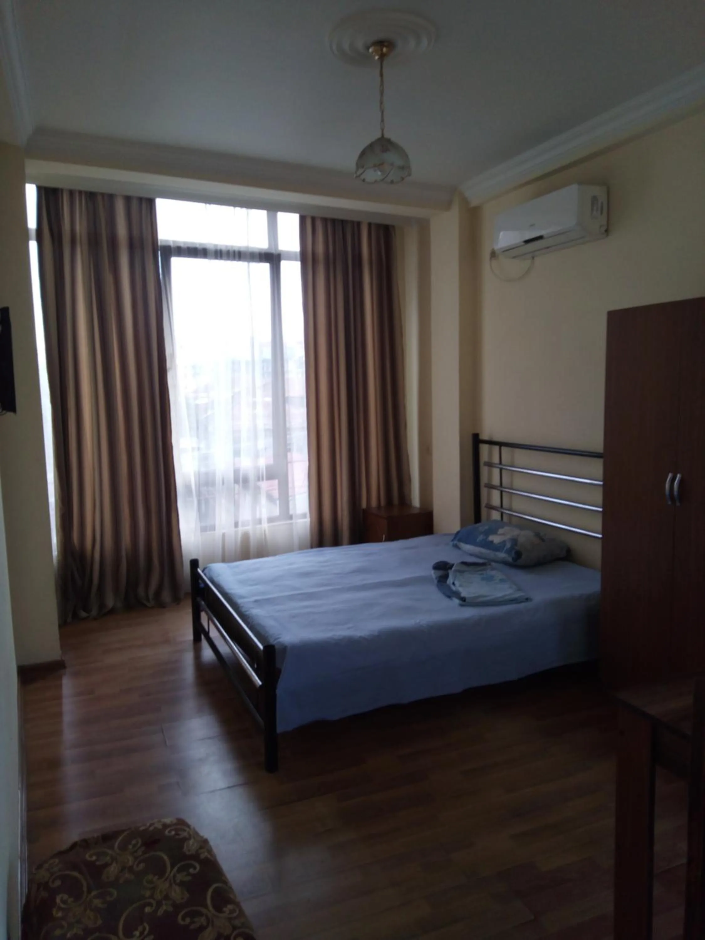 Bed in George Dom
