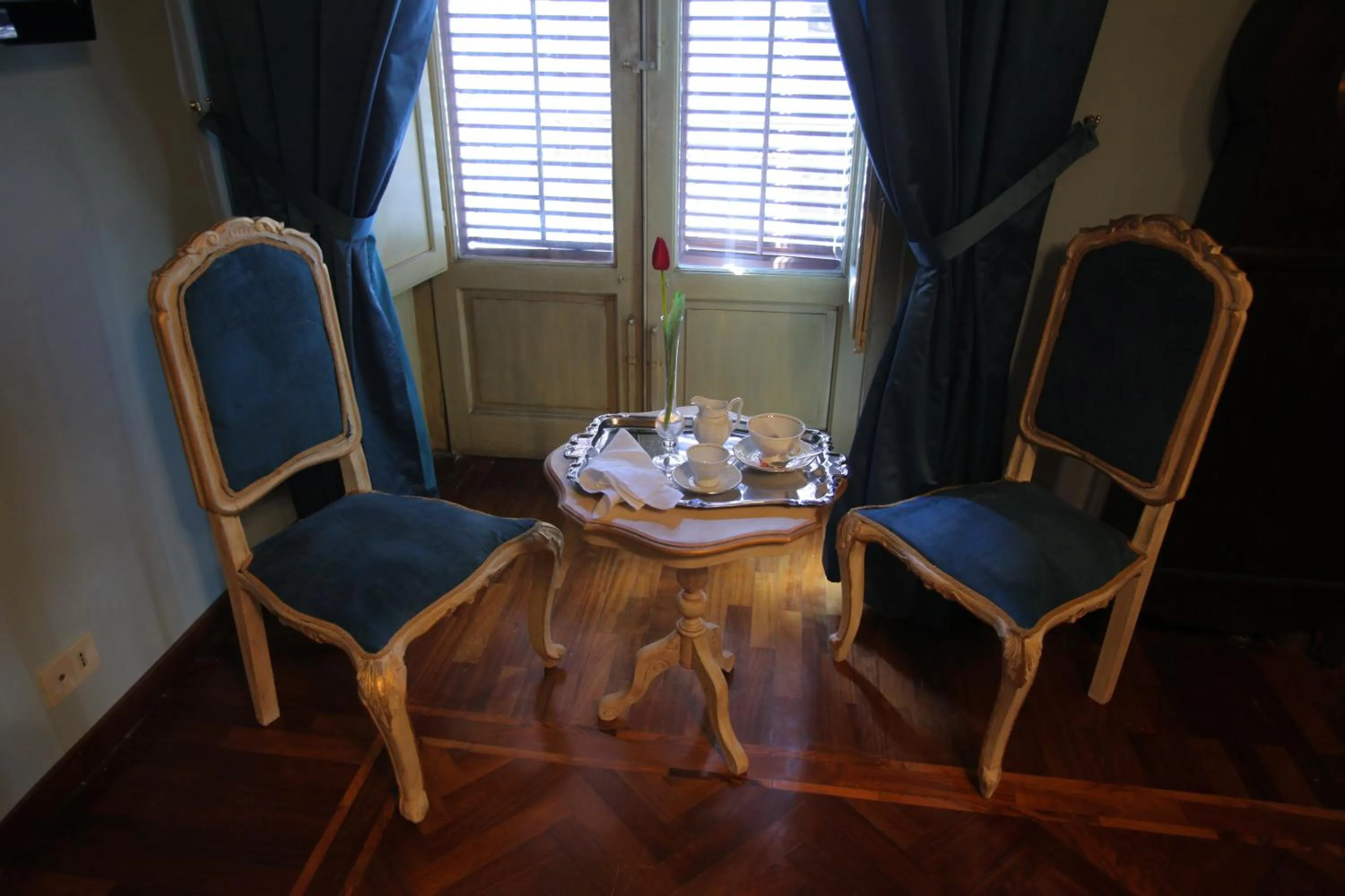 Seating area in Antica Palermo R&B
