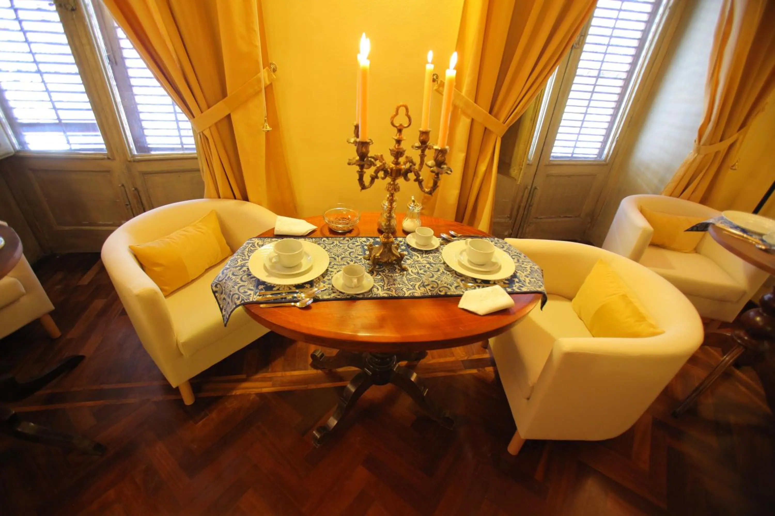 Restaurant/places to eat in Antica Palermo R&B