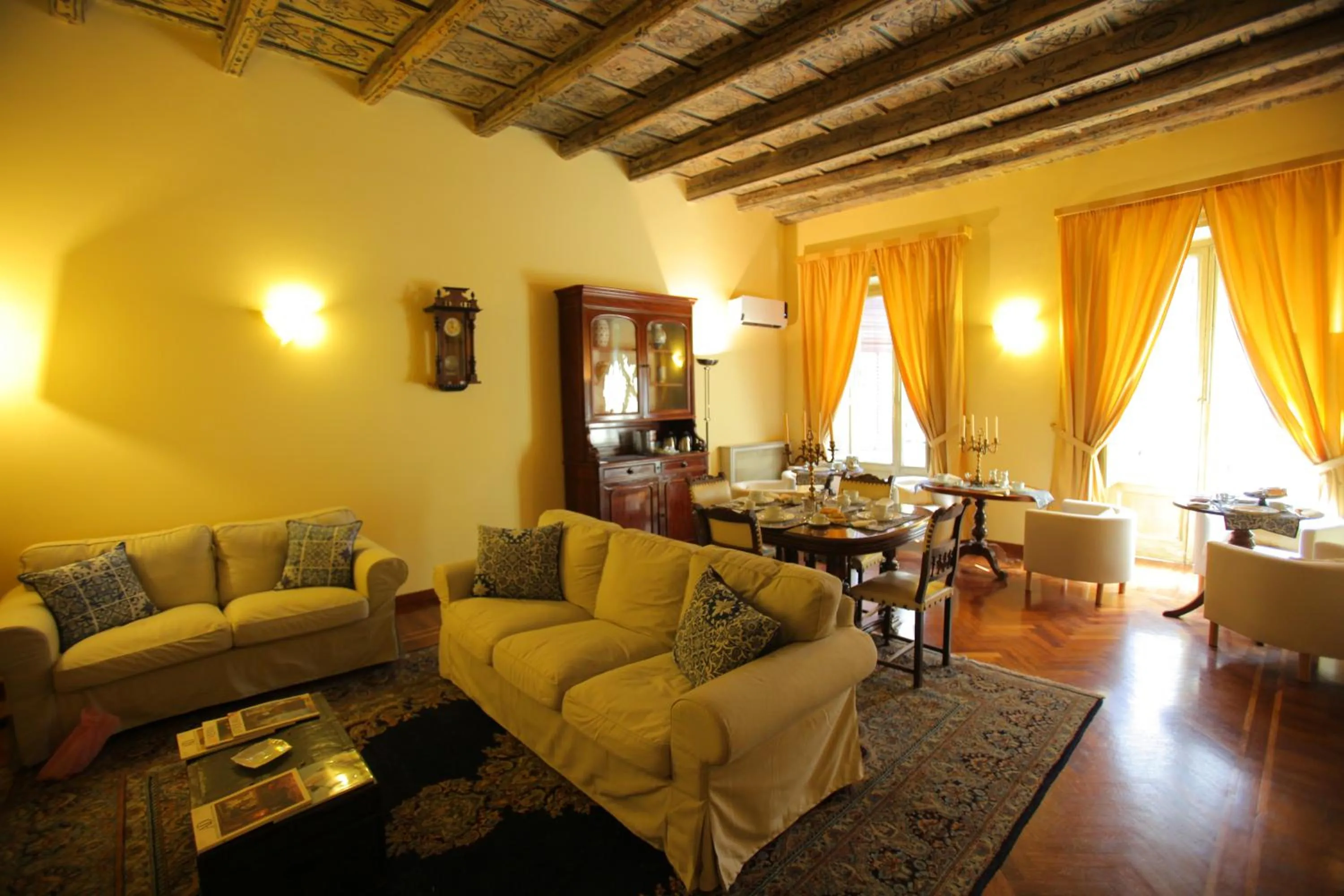 Restaurant/places to eat in Antica Palermo R&B