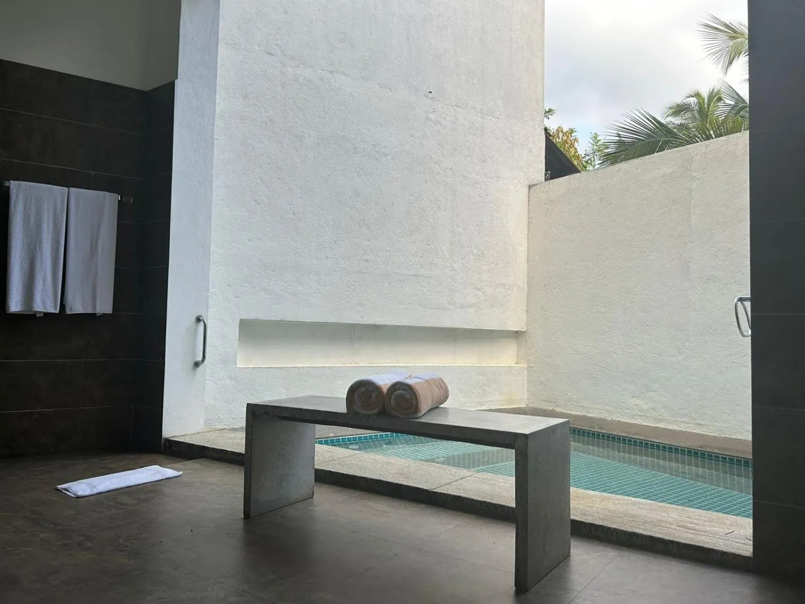 Swimming pool in The Postcard Galle