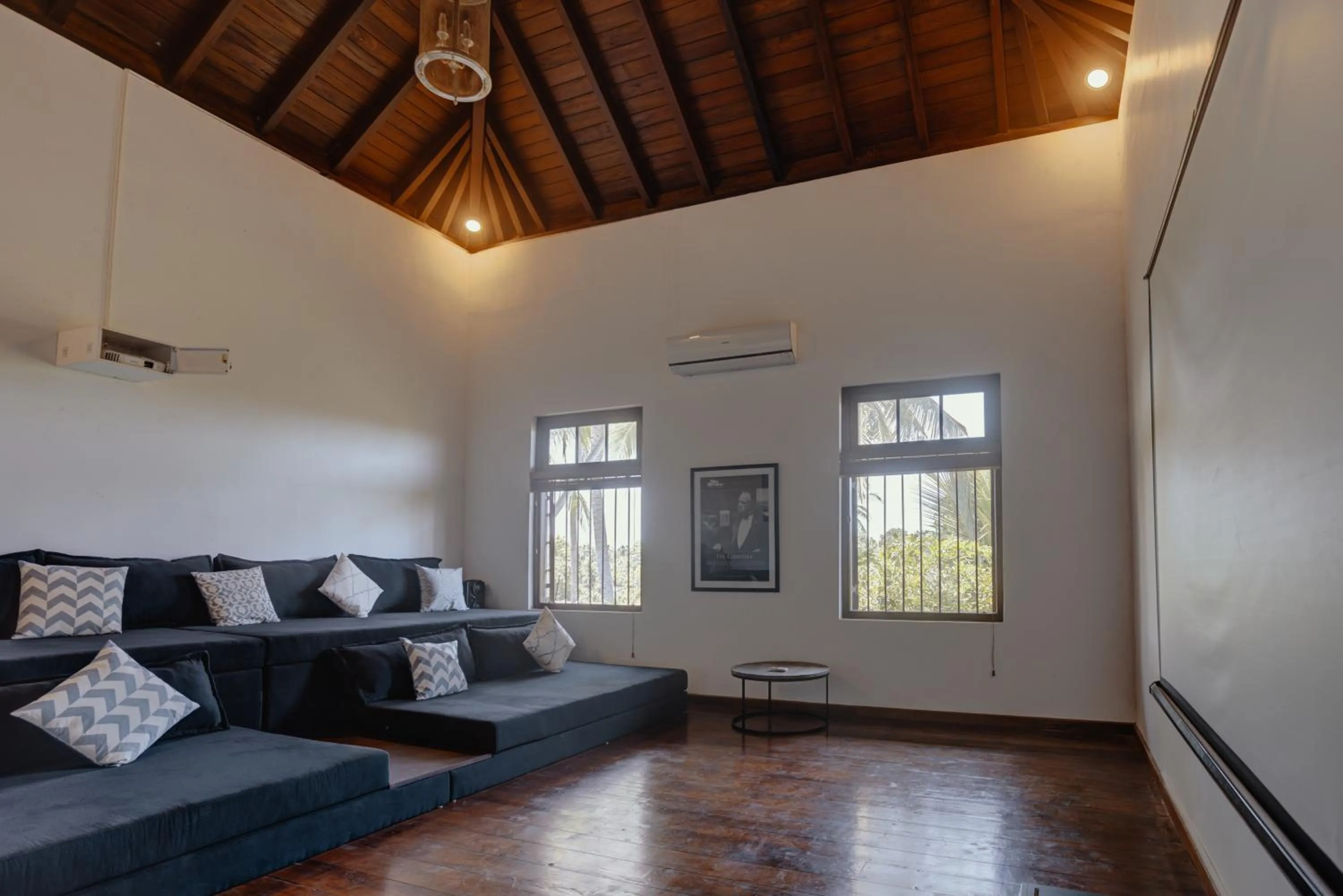 TV and multimedia in The Postcard Galle