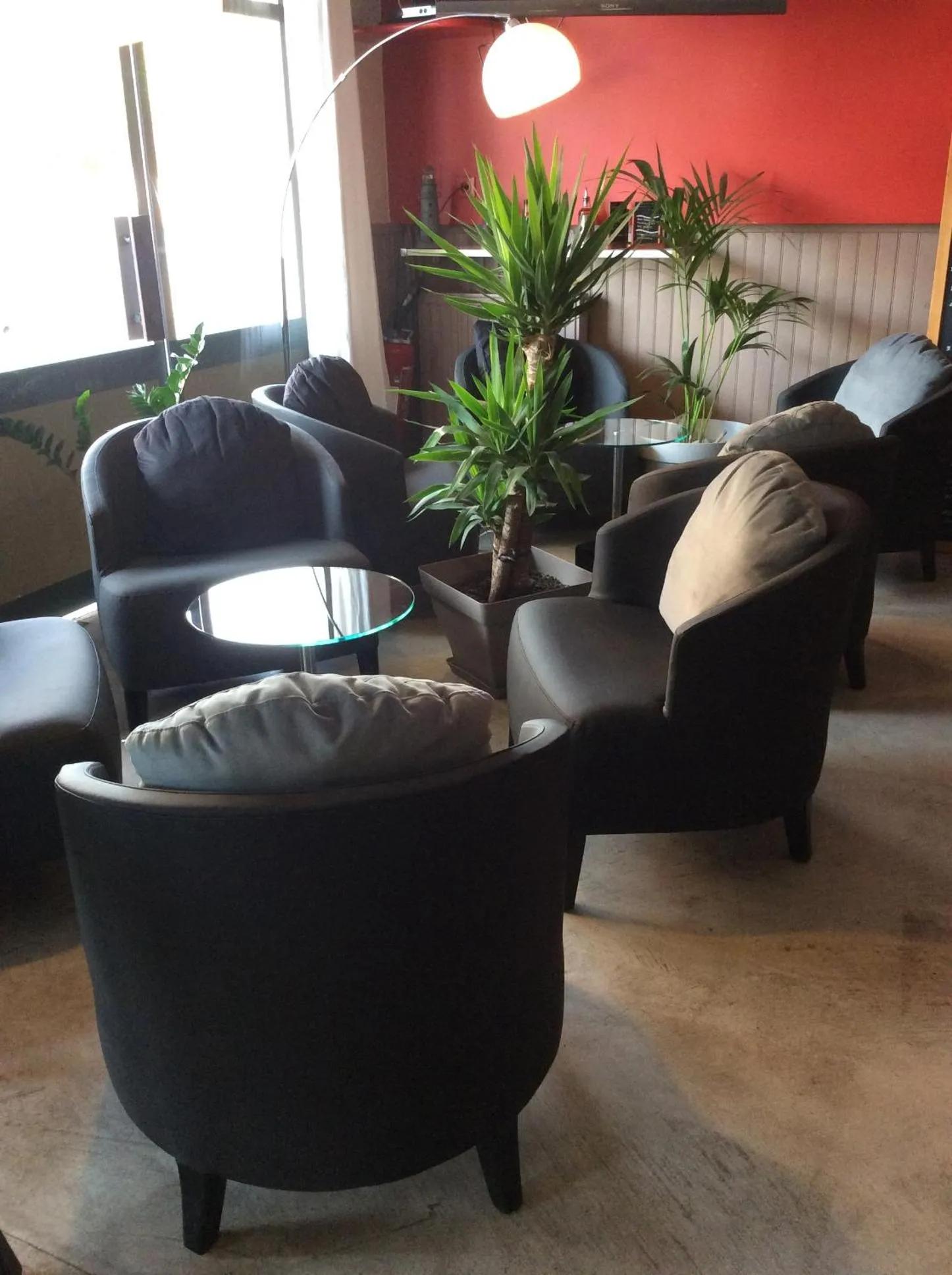 Communal lounge/ TV room in Hôtel Familial L'Ostréi