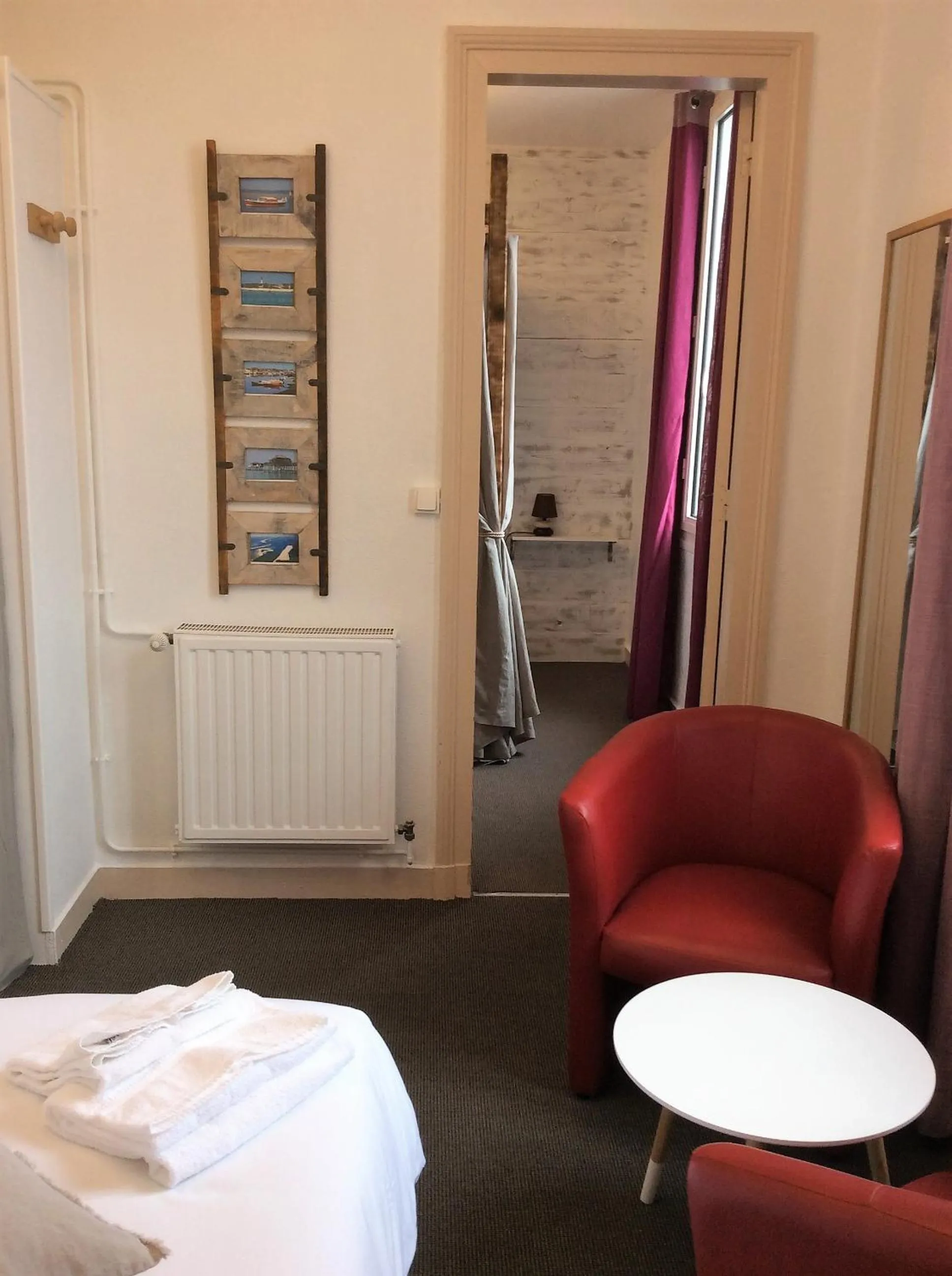 Family in Hôtel Familial L'Ostréi