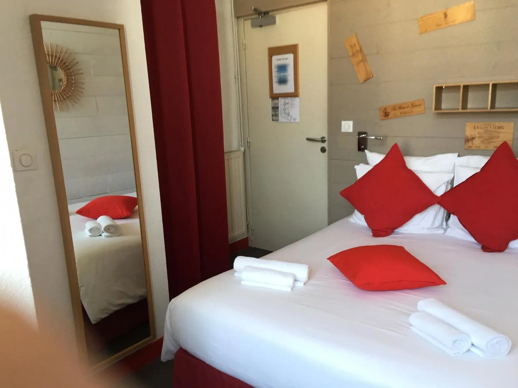 Bed in Hôtel Familial L'Ostréi