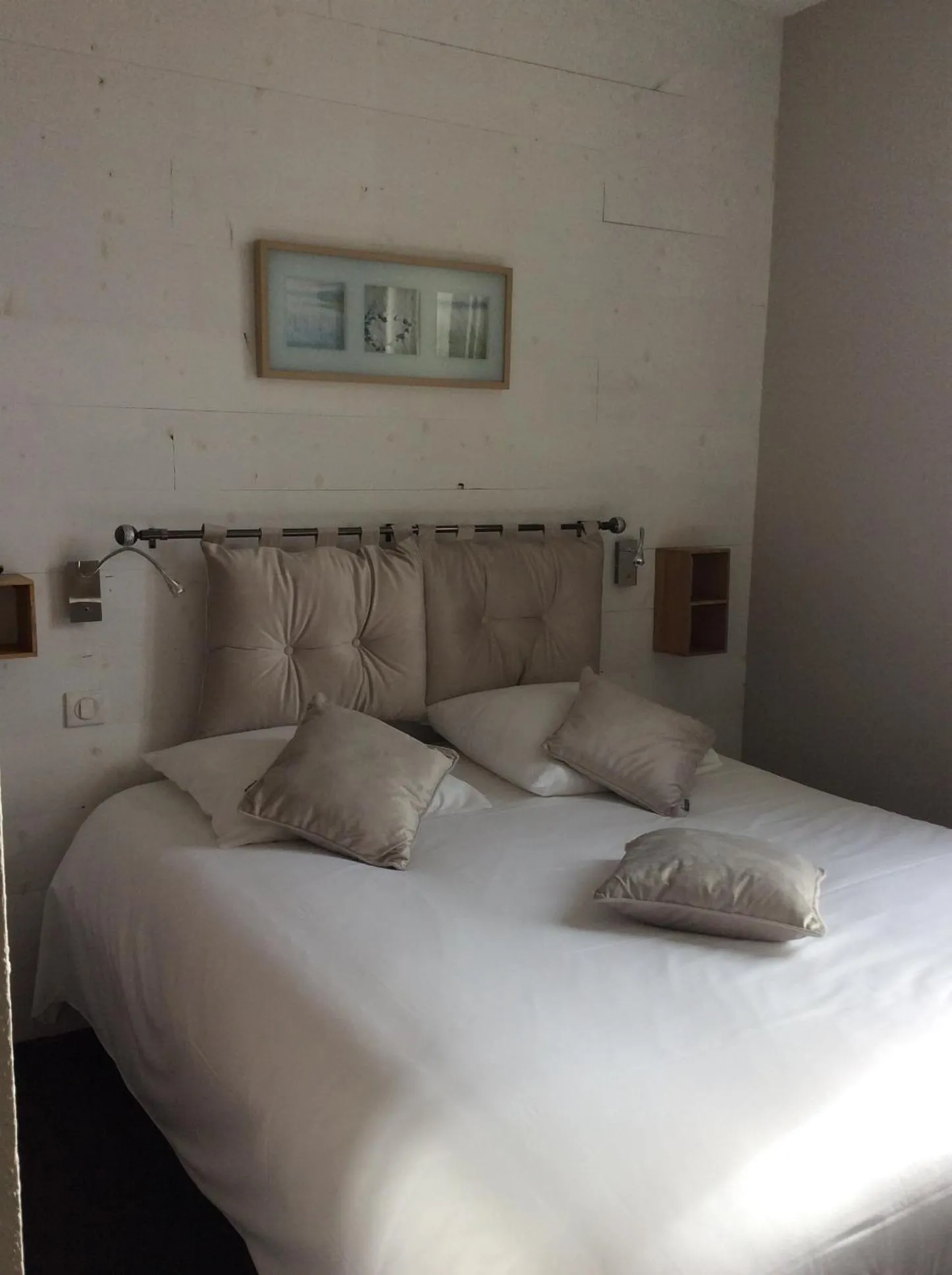 Bedroom, Bed in Hôtel Familial L'Ostréi