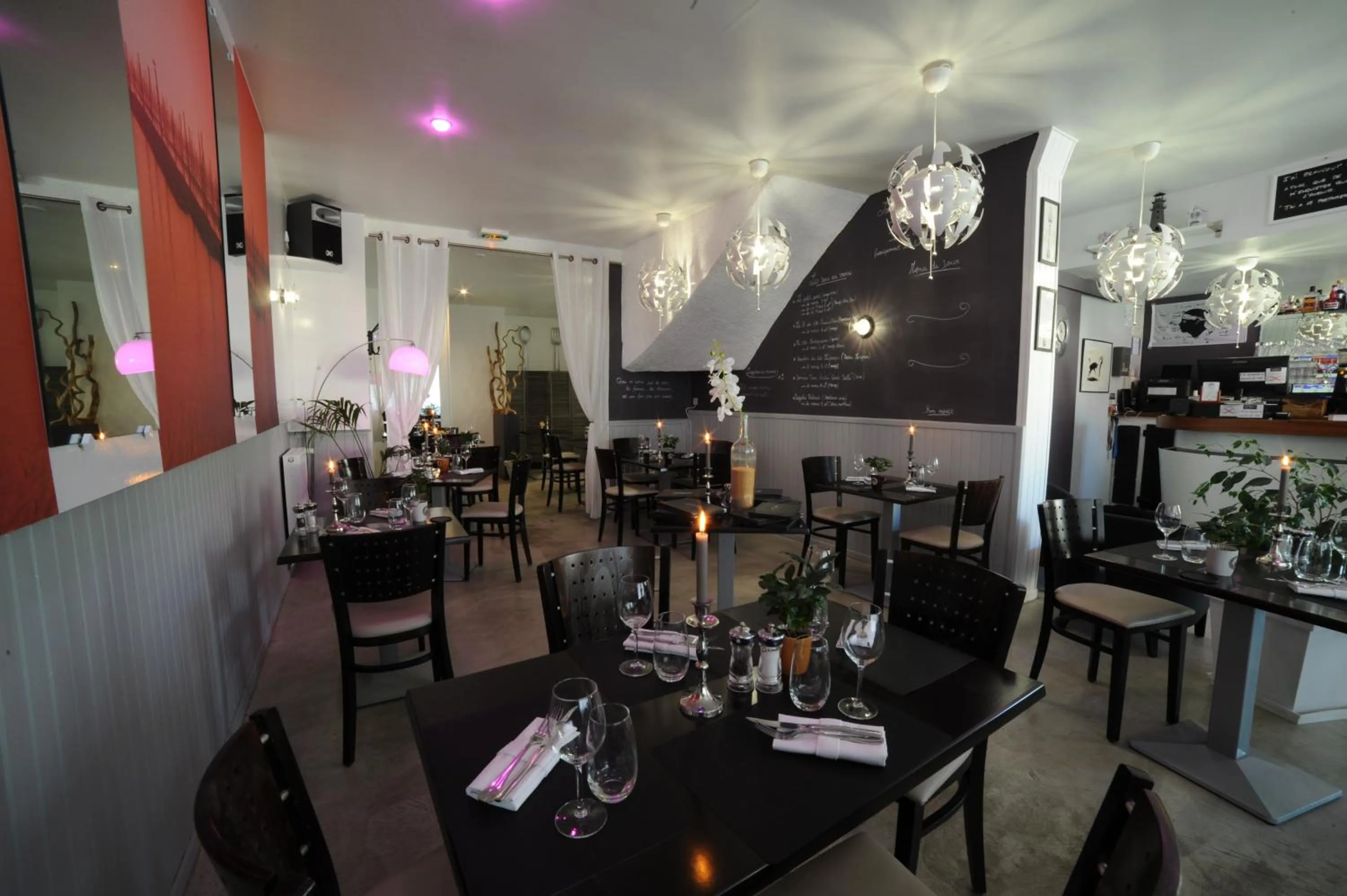 Restaurant/places to eat in Hôtel Familial L'Ostréi