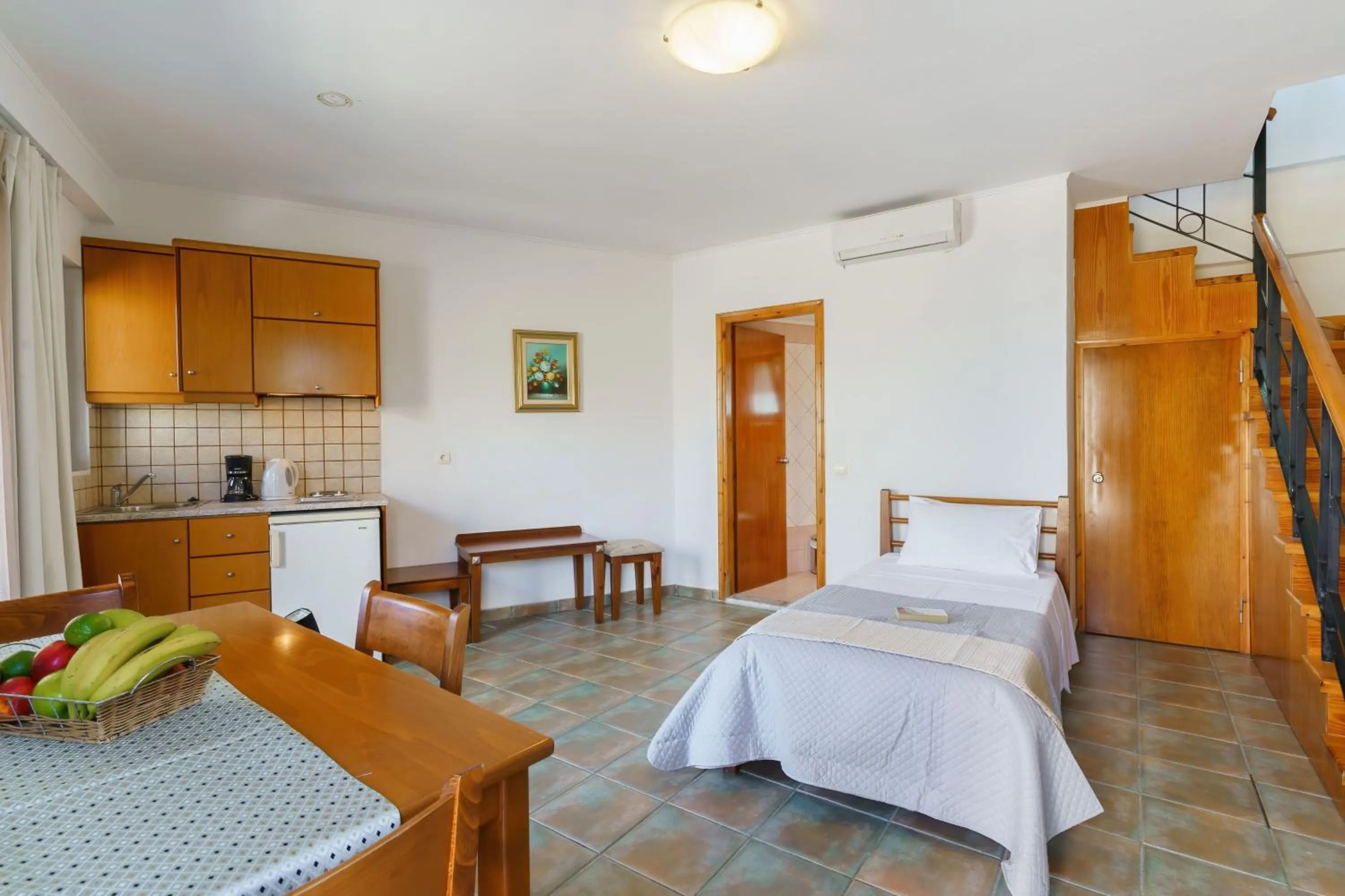 Photo of the whole room, Bed in Sunrise Suites & Apartments