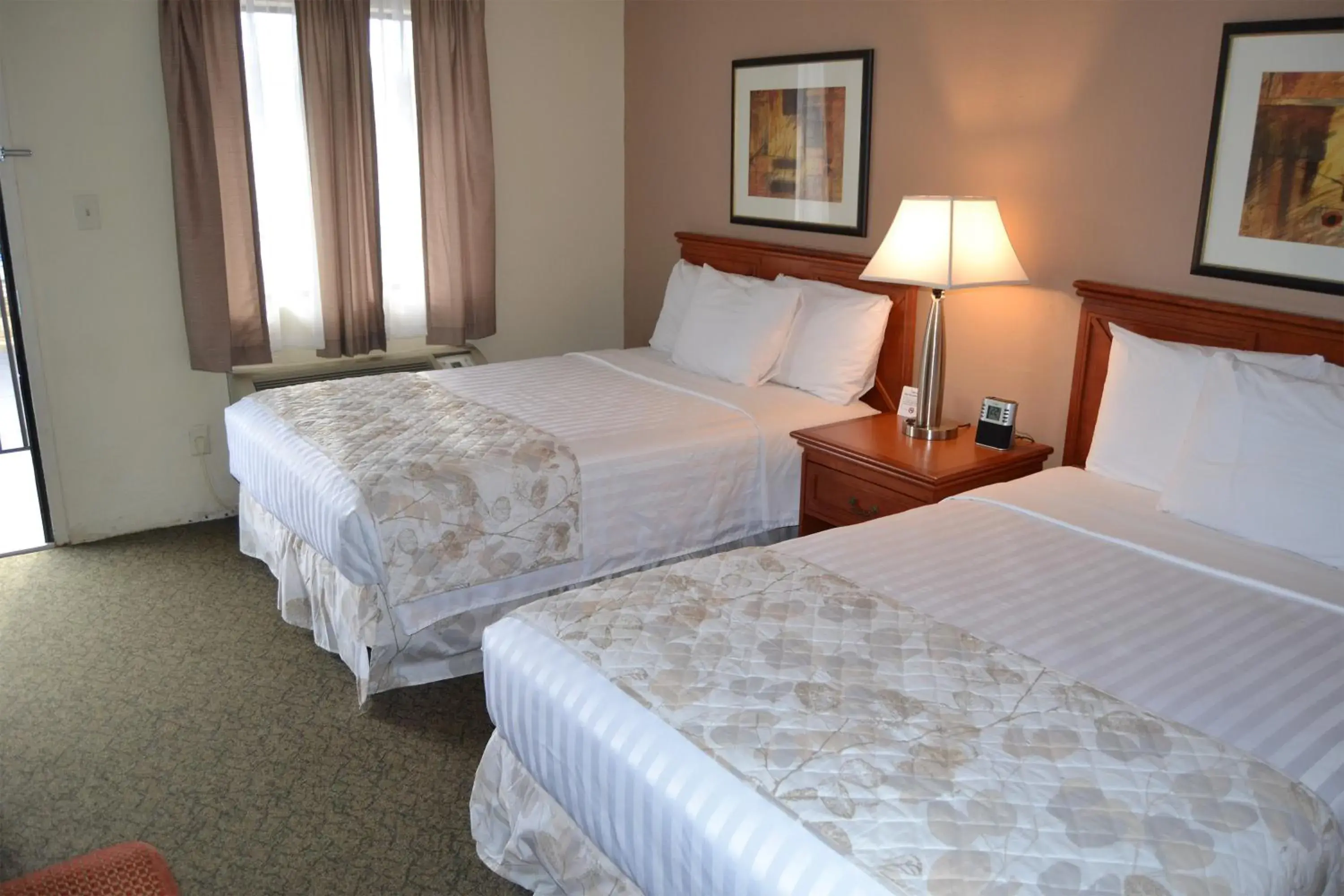 Budget Double Room in Cascades Inn Budget Double Room in Cascades Inn