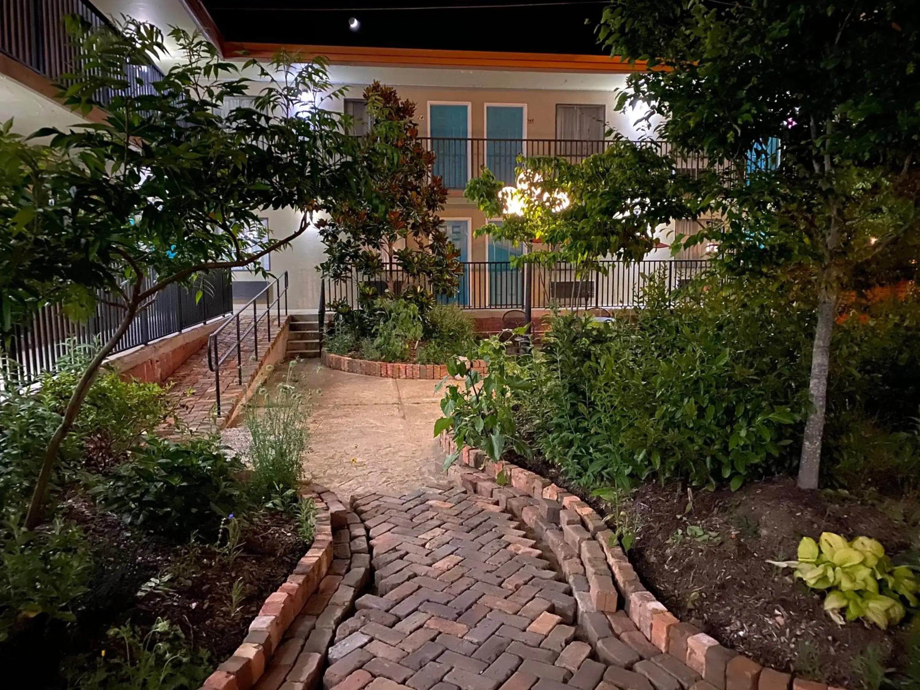 Cascades Inn Cascades Inn