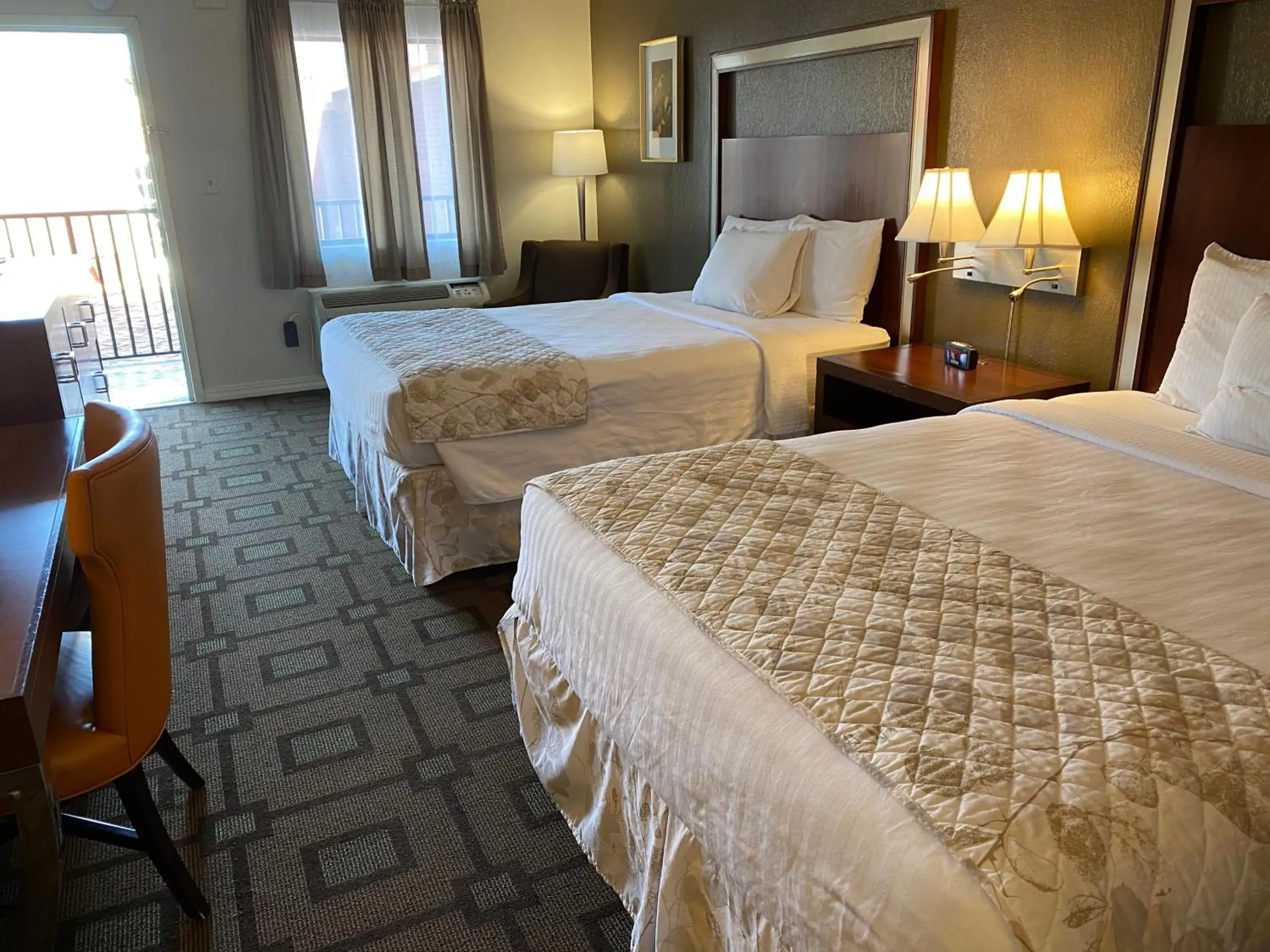 Deluxe Queen Room with Two Queen Beds in Cascades Inn Deluxe Queen Room with Two Queen Beds in Cascades Inn