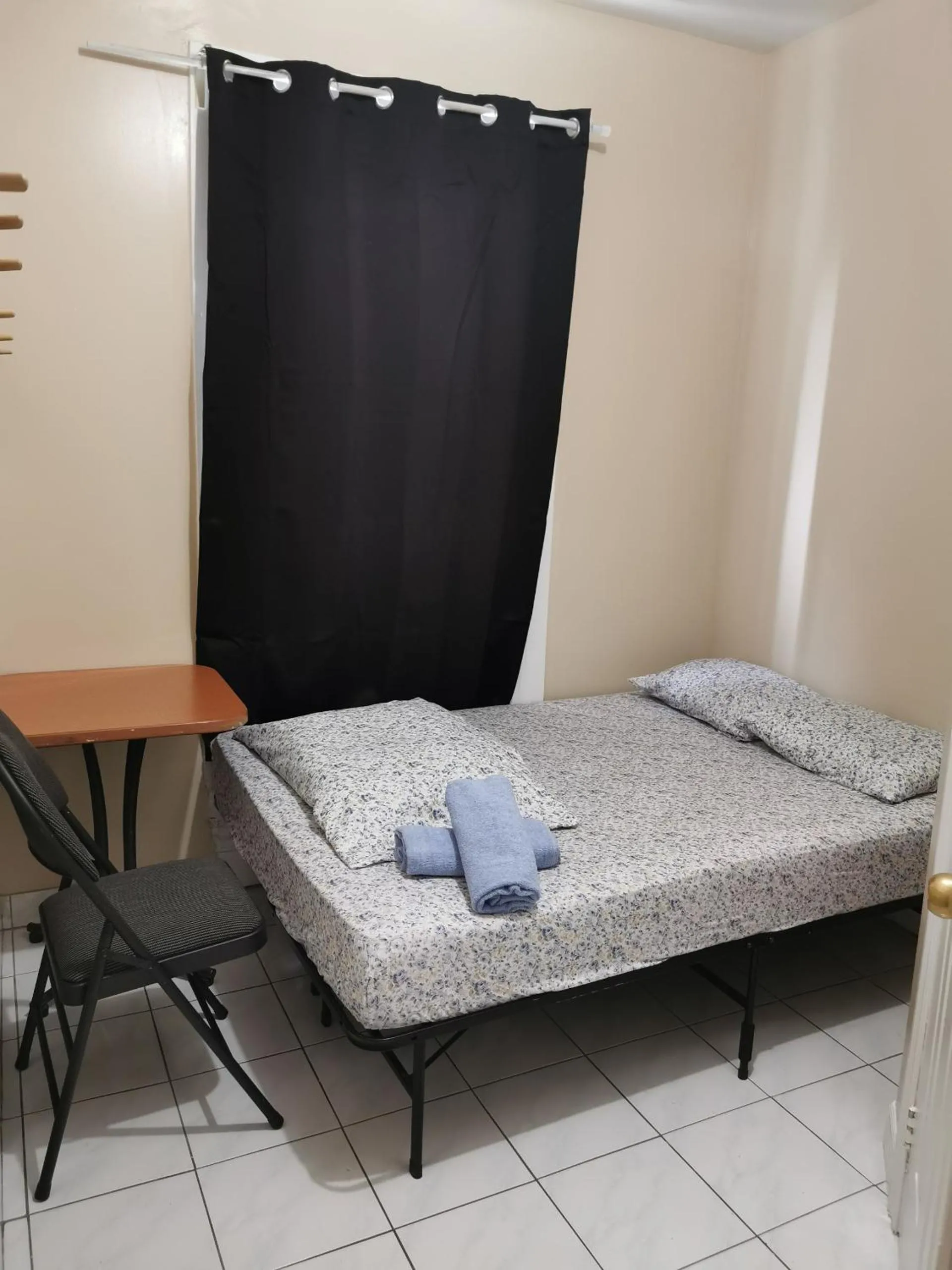 Bedroom, Bed in Toronto Travellers Home