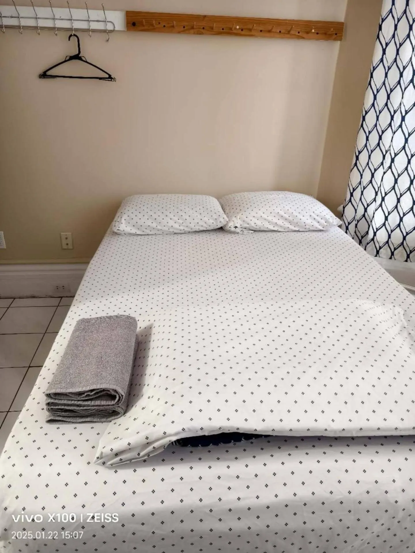 Bedroom, Bed in Toronto Travellers Home
