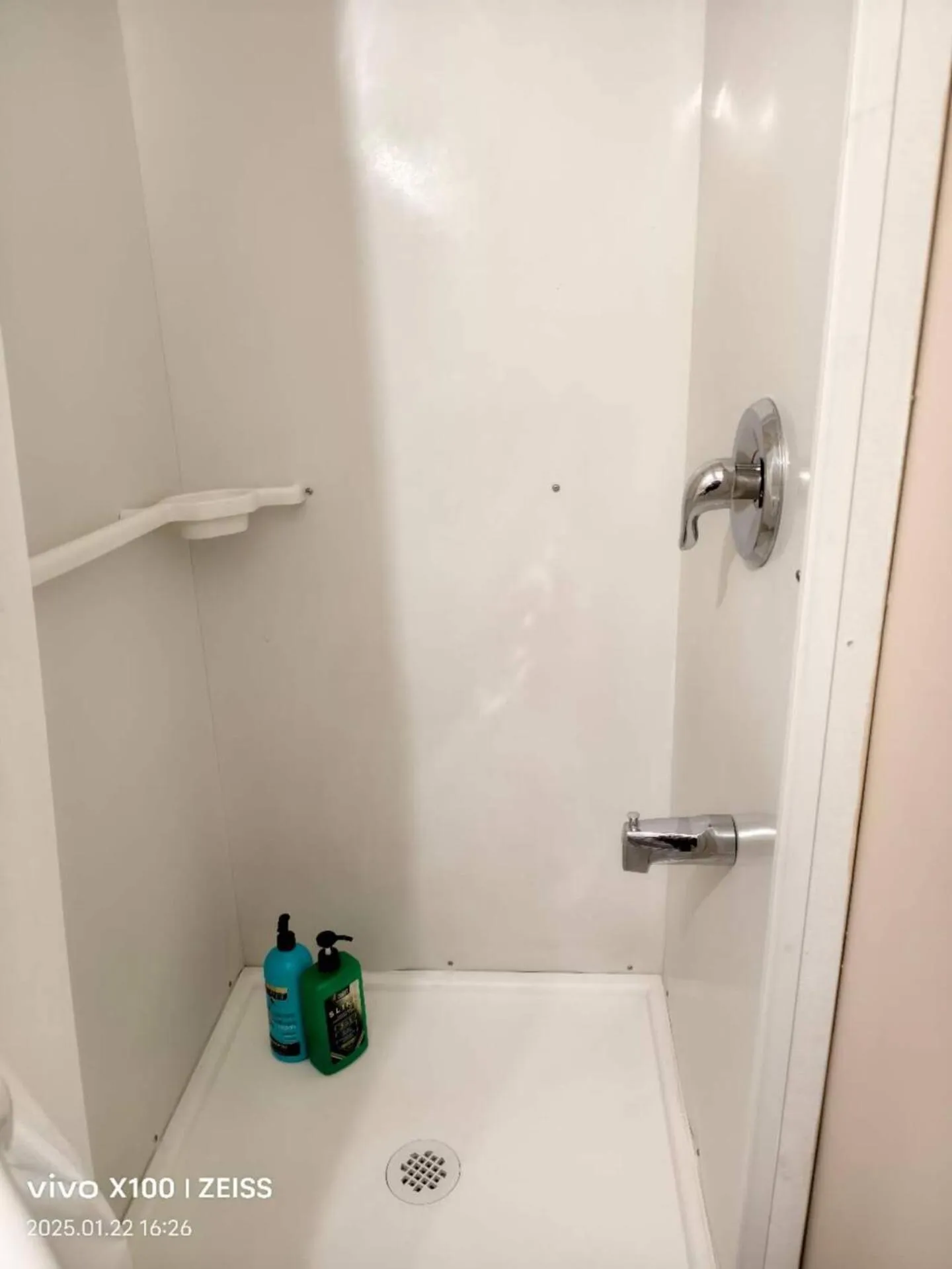 Shower in Toronto Travellers Home